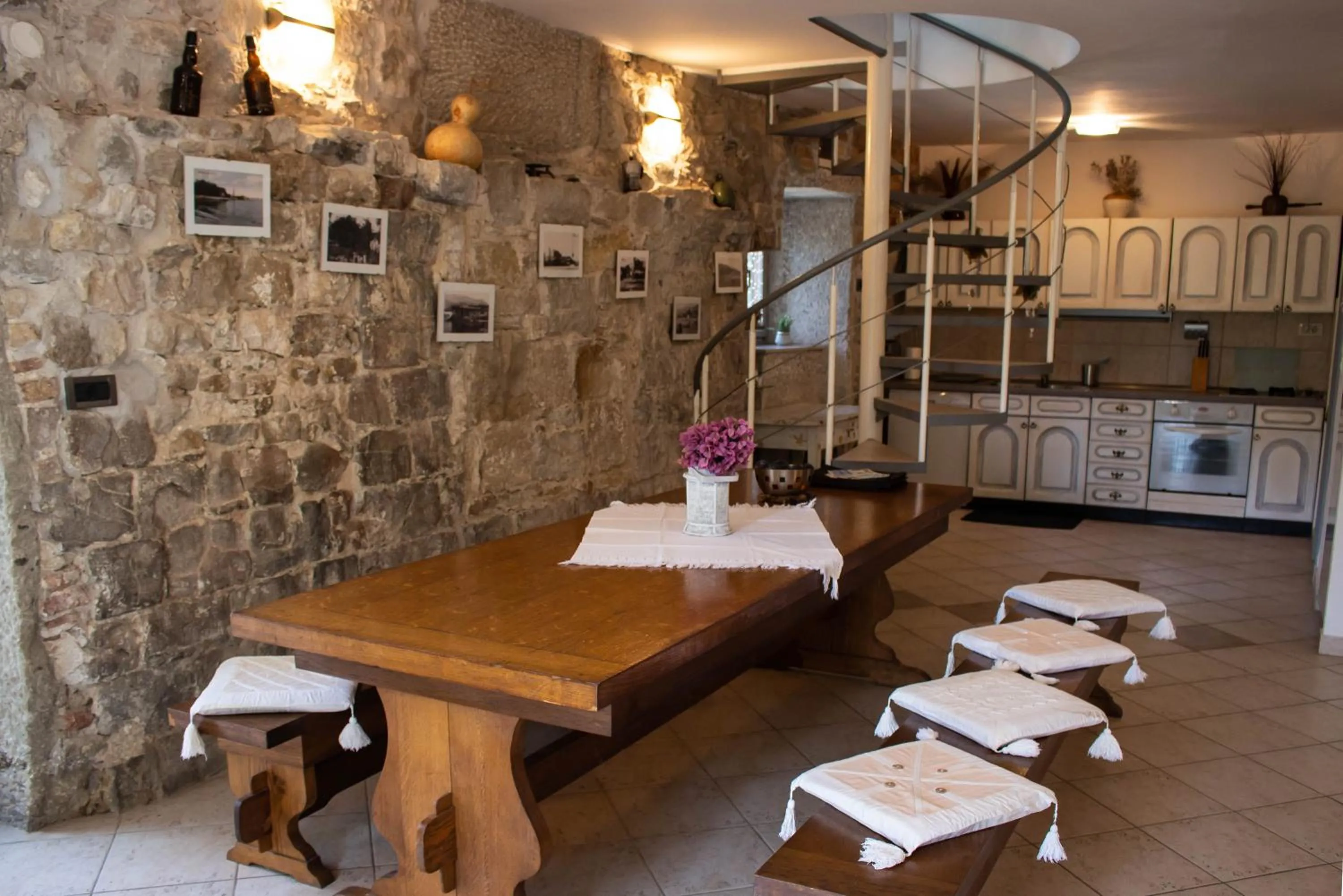 Kitchen or kitchenette in Villa Cindro House