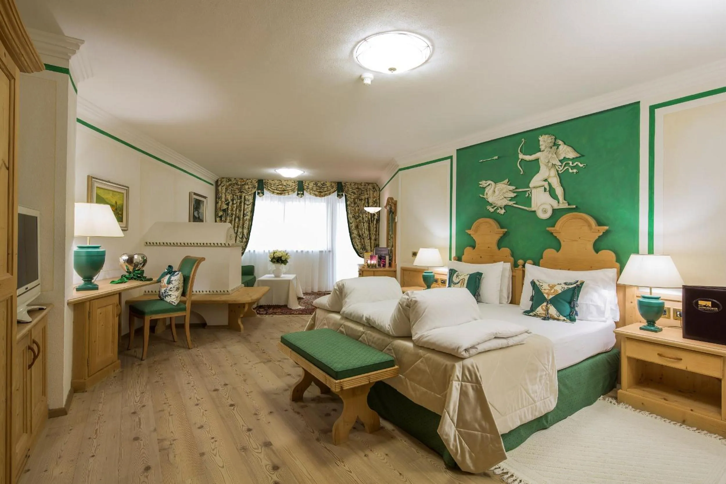 Bedroom, Bed in Hotel Sassongher