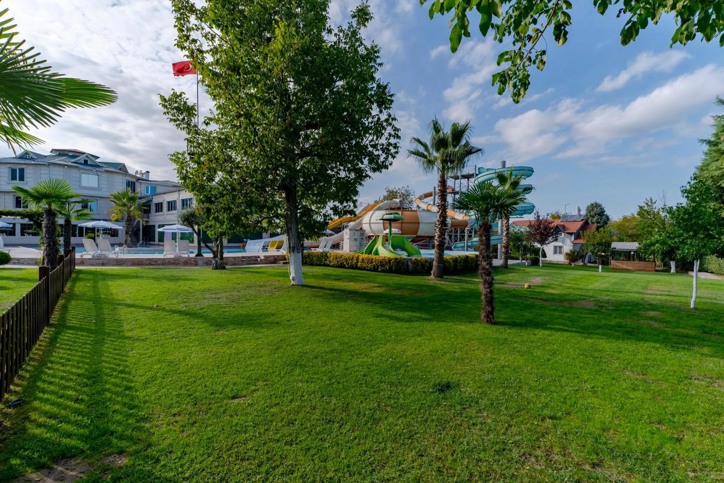 Garden in Sapanca Aqua Wellness Spa Hotel
