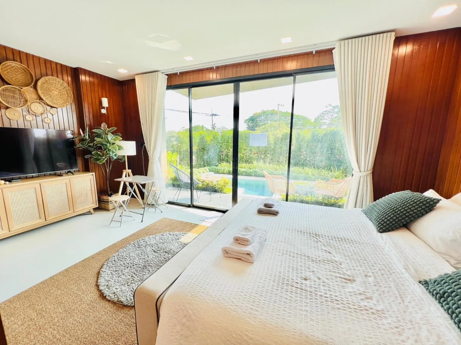 TV and multimedia, Bed in Royal Sammuk Villa