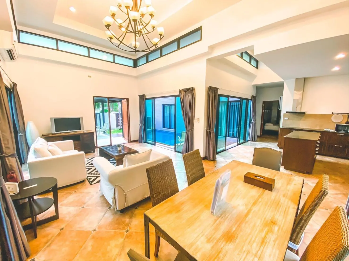 Dining area in Royal Sammuk Villa