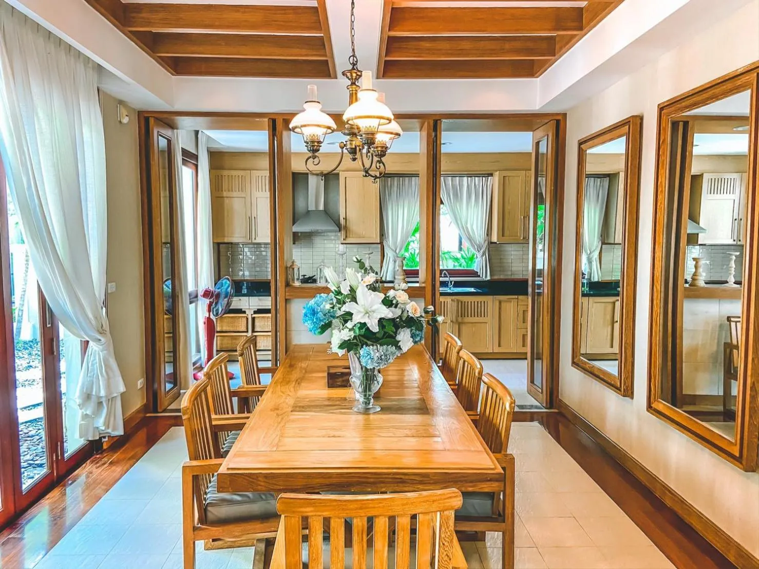Dining area in Royal Sammuk Villa