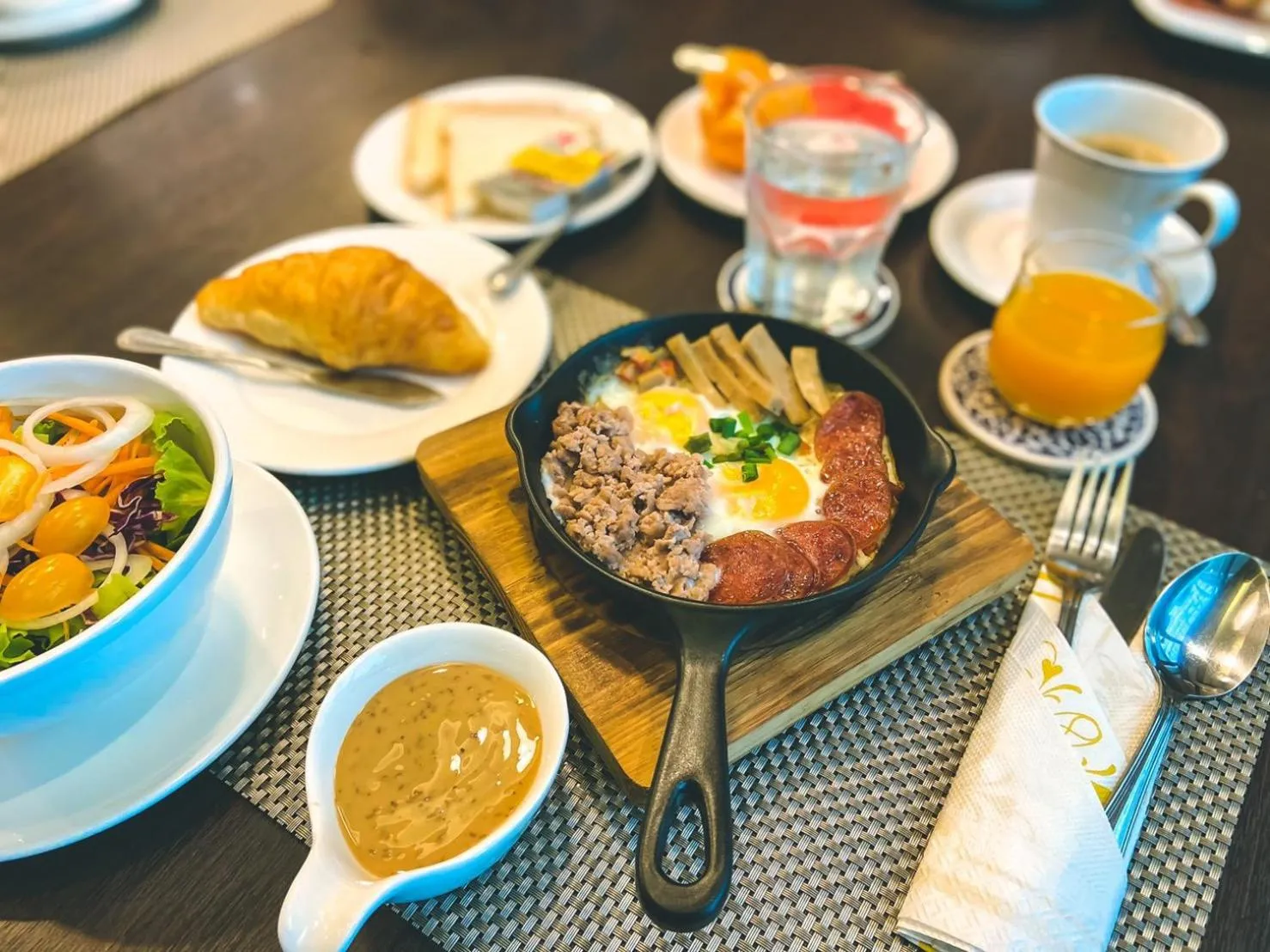 Breakfast in Royal Sammuk Villa