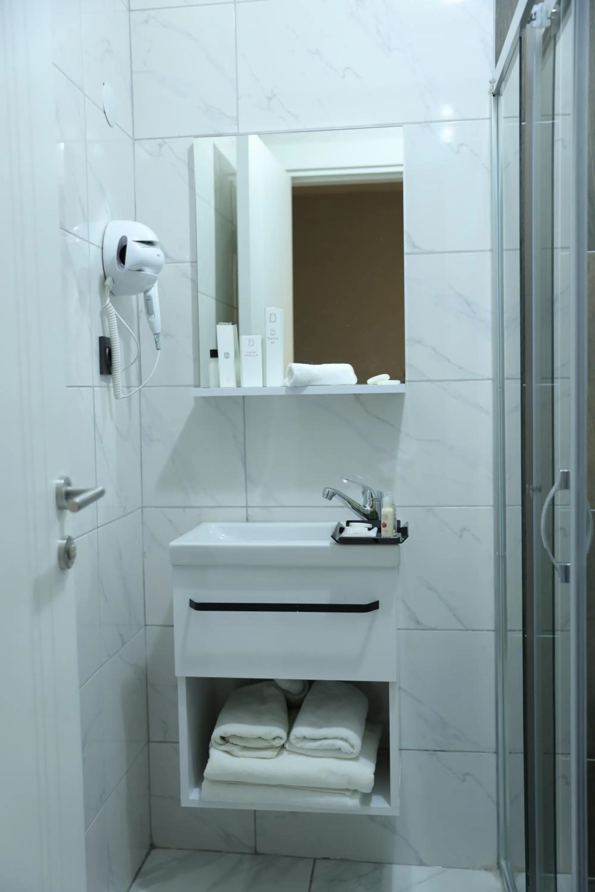 Shower in Turkuaz Hotel