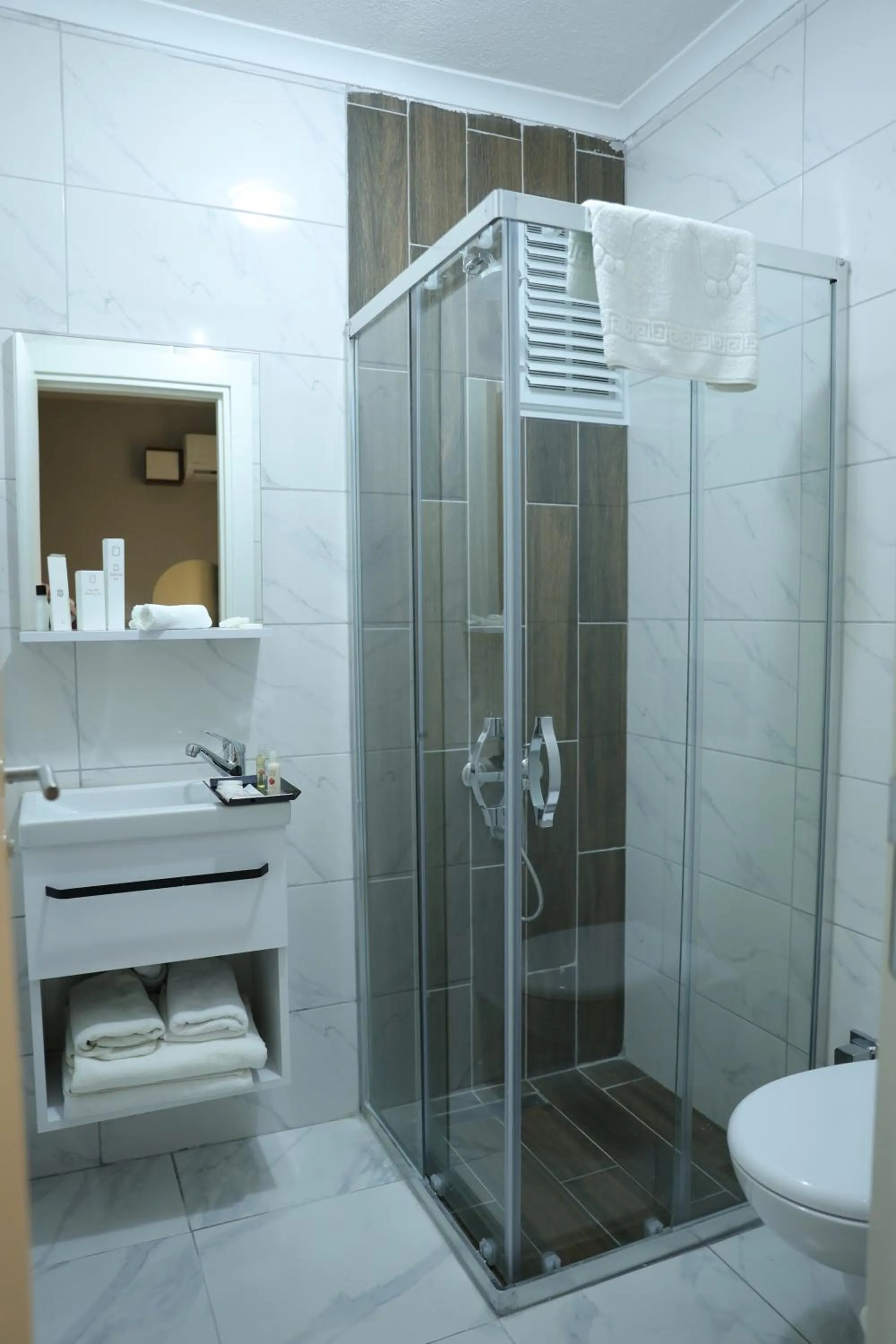 Shower in Turkuaz Hotel
