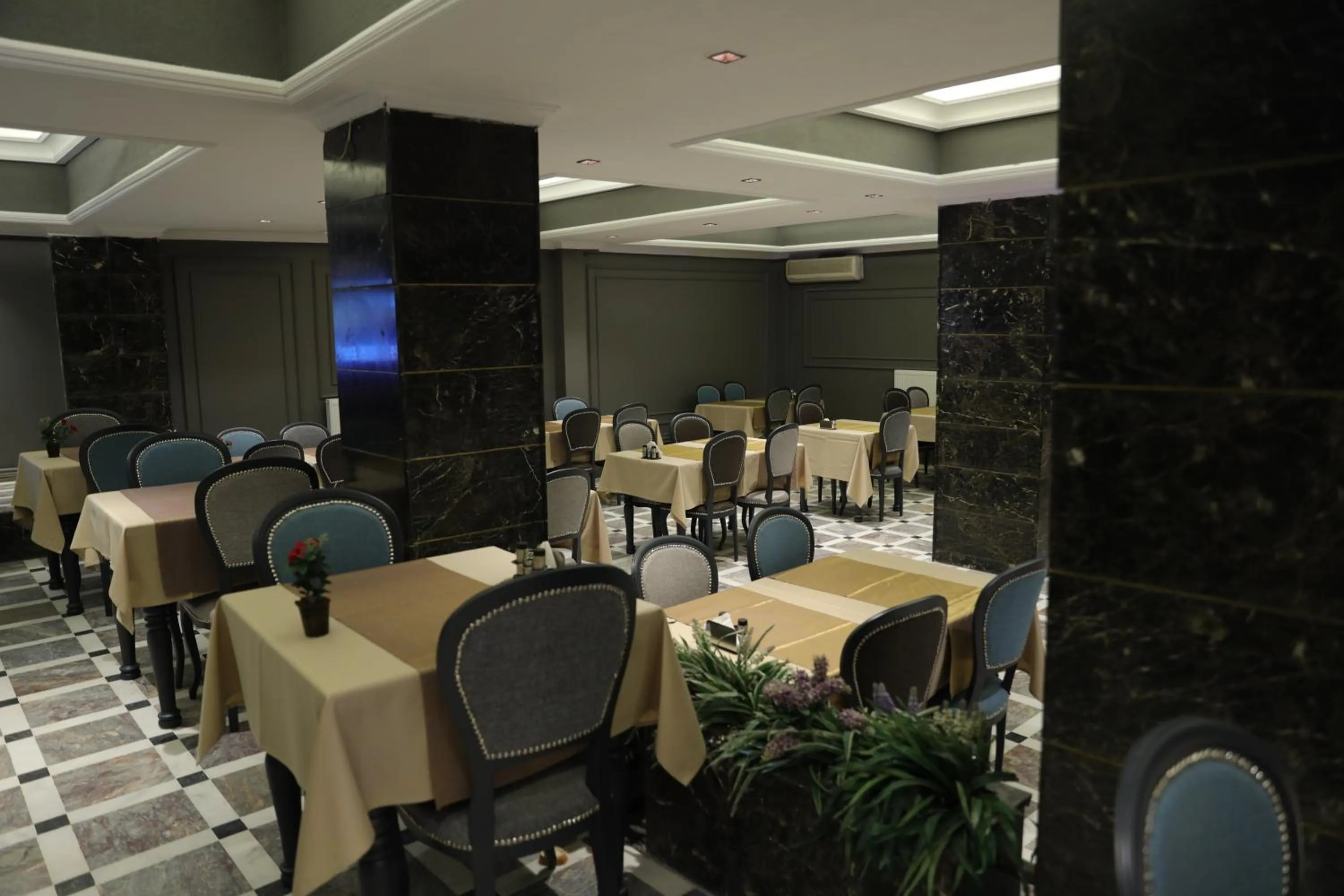 Restaurant/places to eat in Turkuaz Hotel