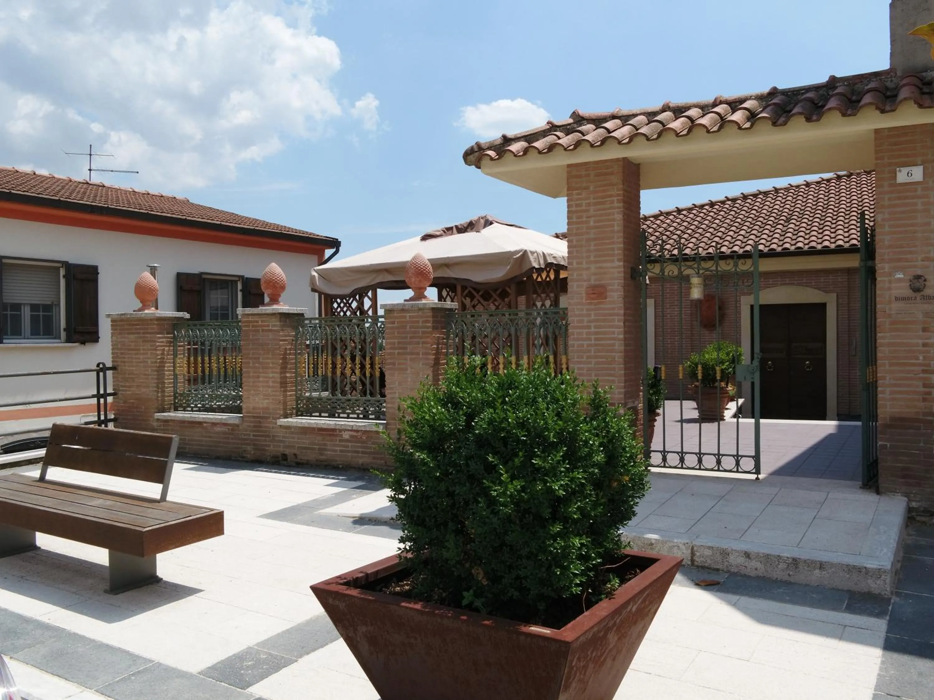 Garden in Luxury B&B Dimora Albani