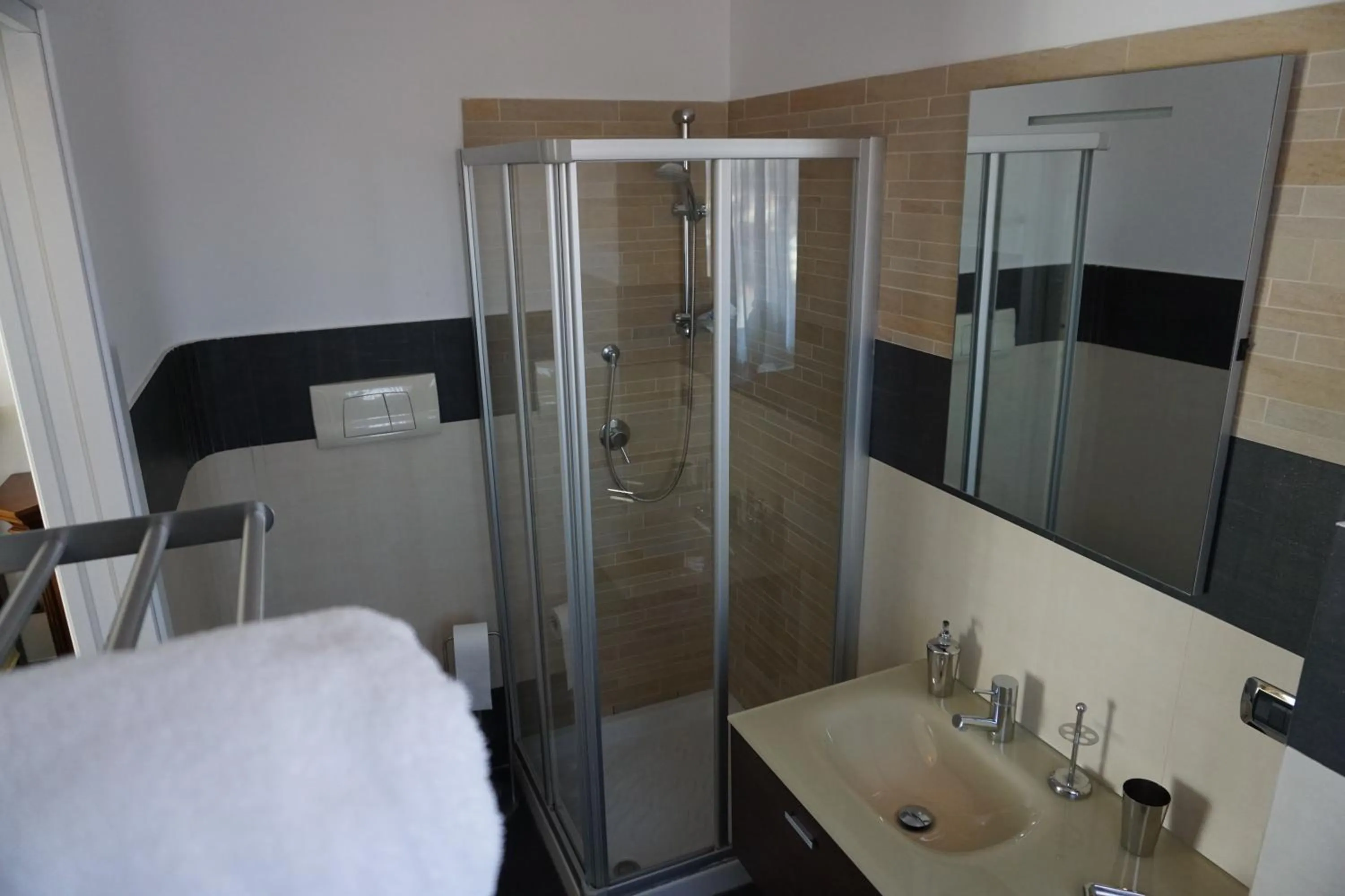 Shower in Luxury B&B Dimora Albani