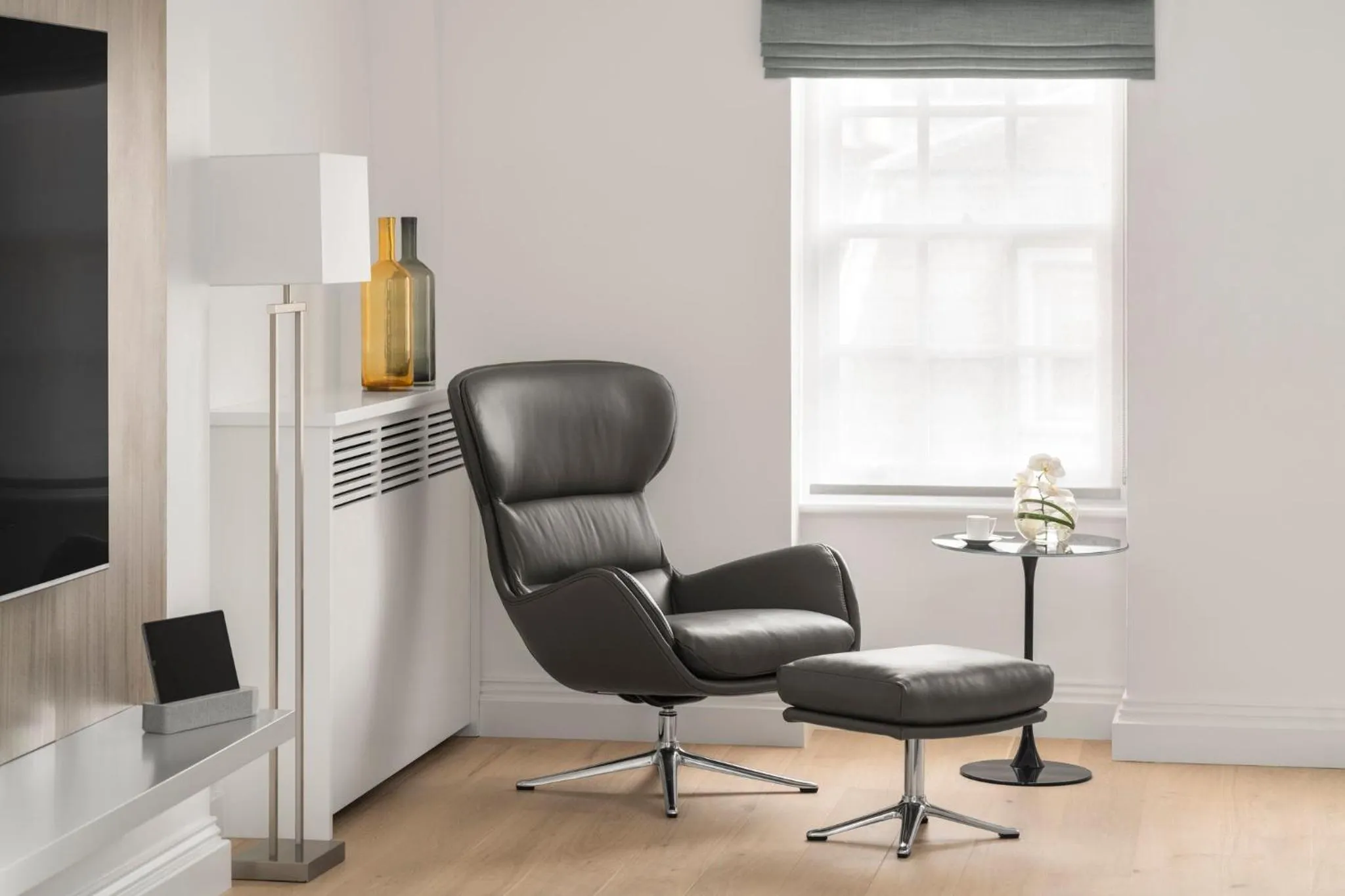 Photo of the whole room in COMO Metropolitan London