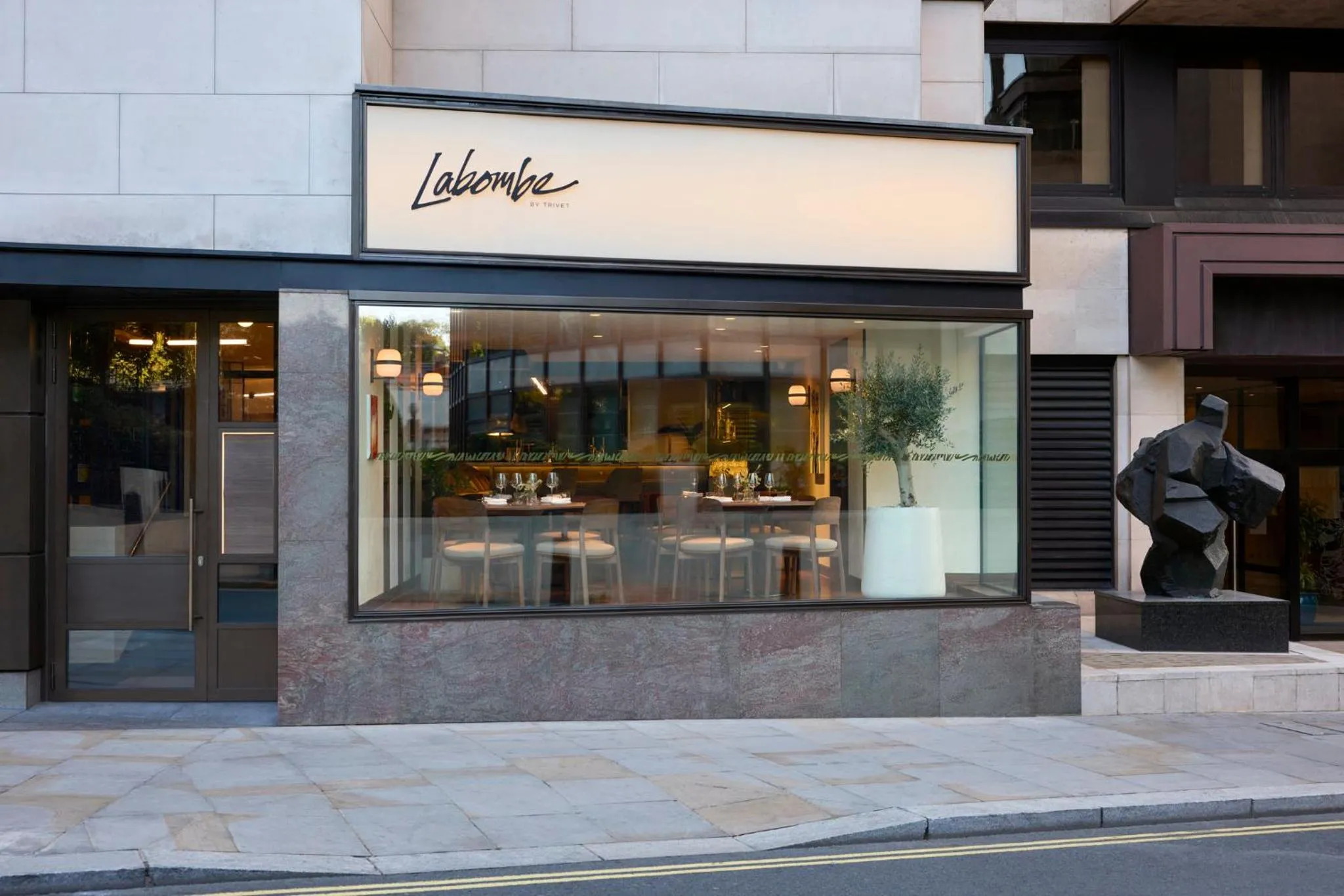 Restaurant/places to eat in COMO Metropolitan London