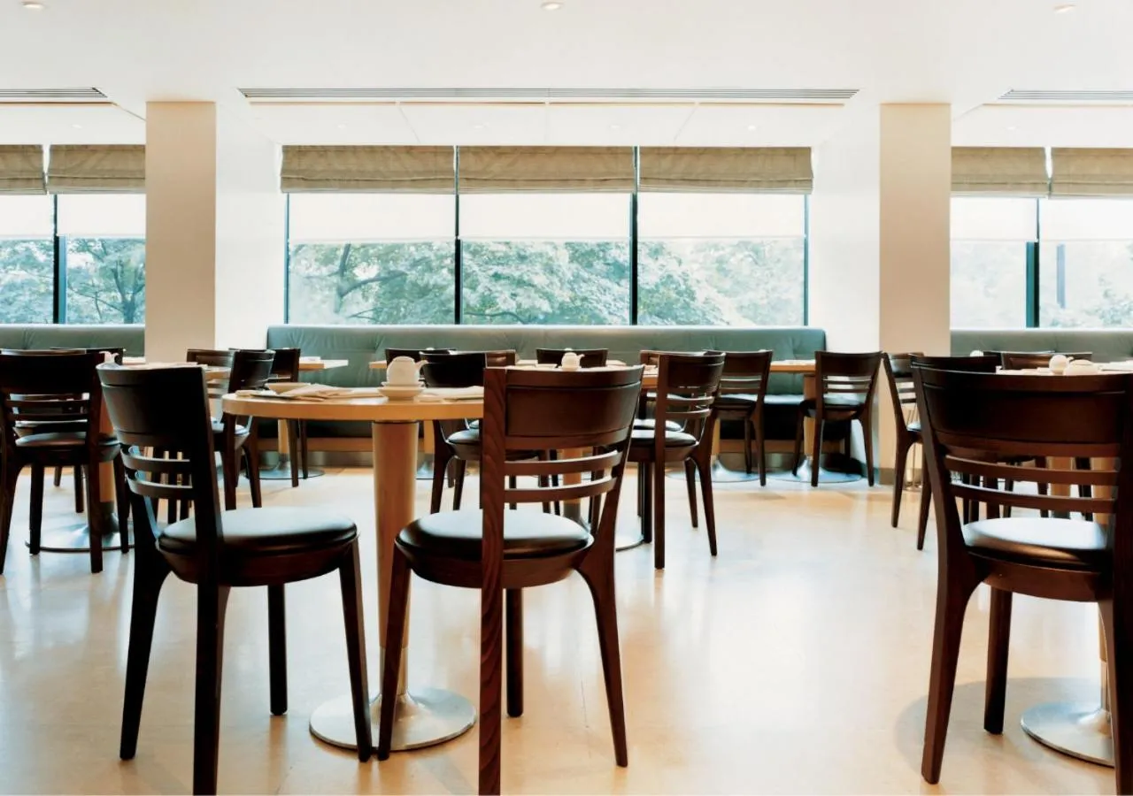 Restaurant/places to eat in COMO Metropolitan London