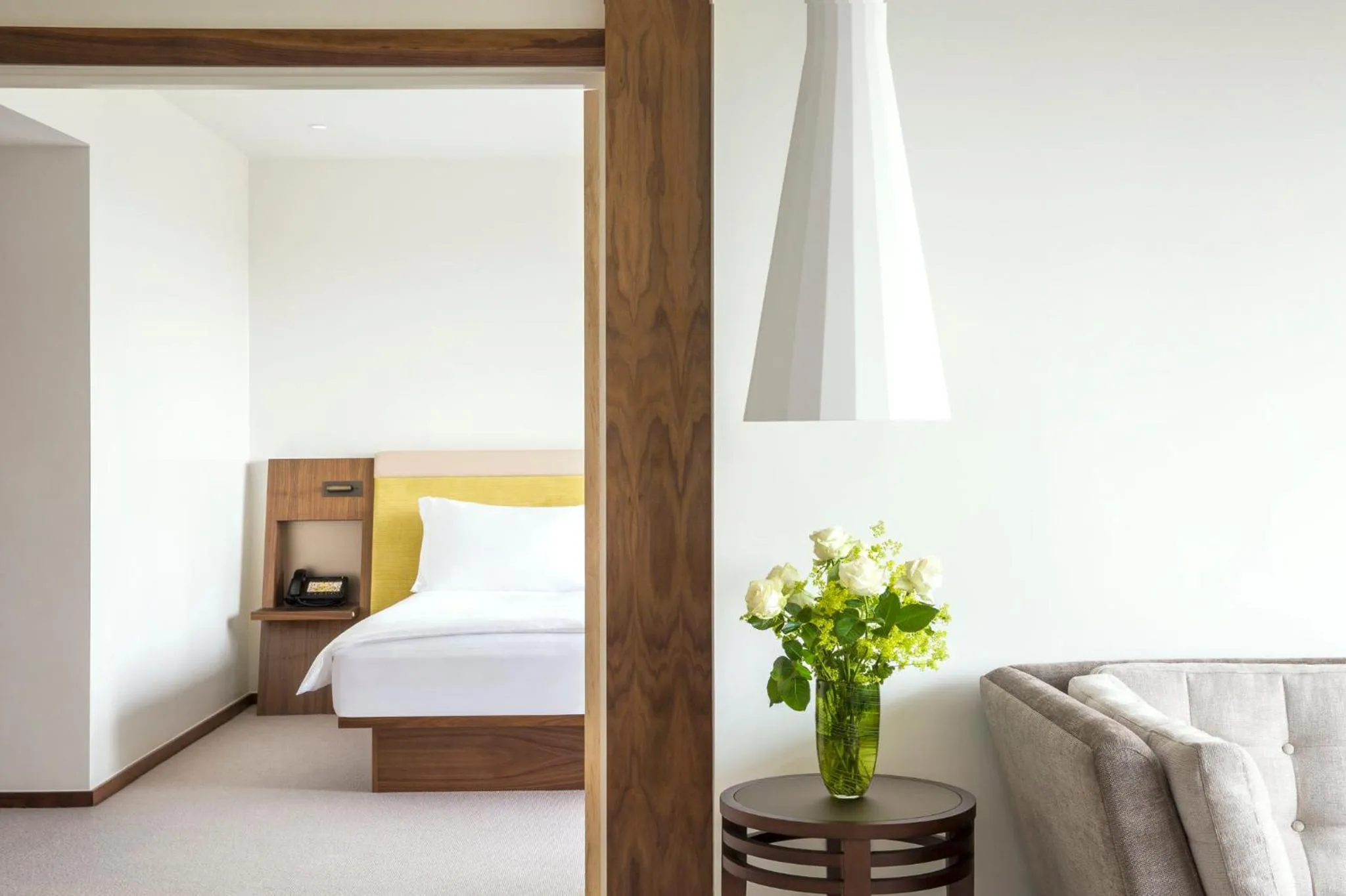 Photo of the whole room, Bed in COMO Metropolitan London