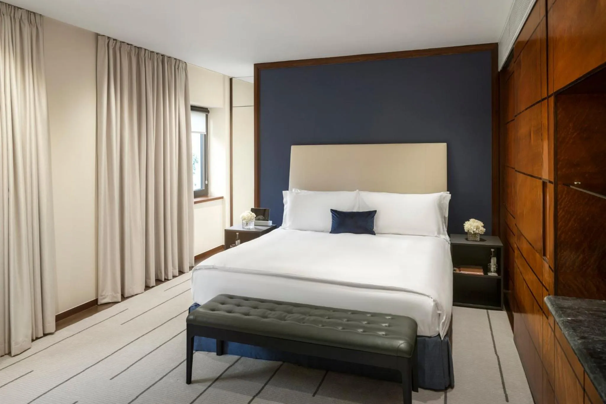 Photo of the whole room, Bed in COMO The Halkin