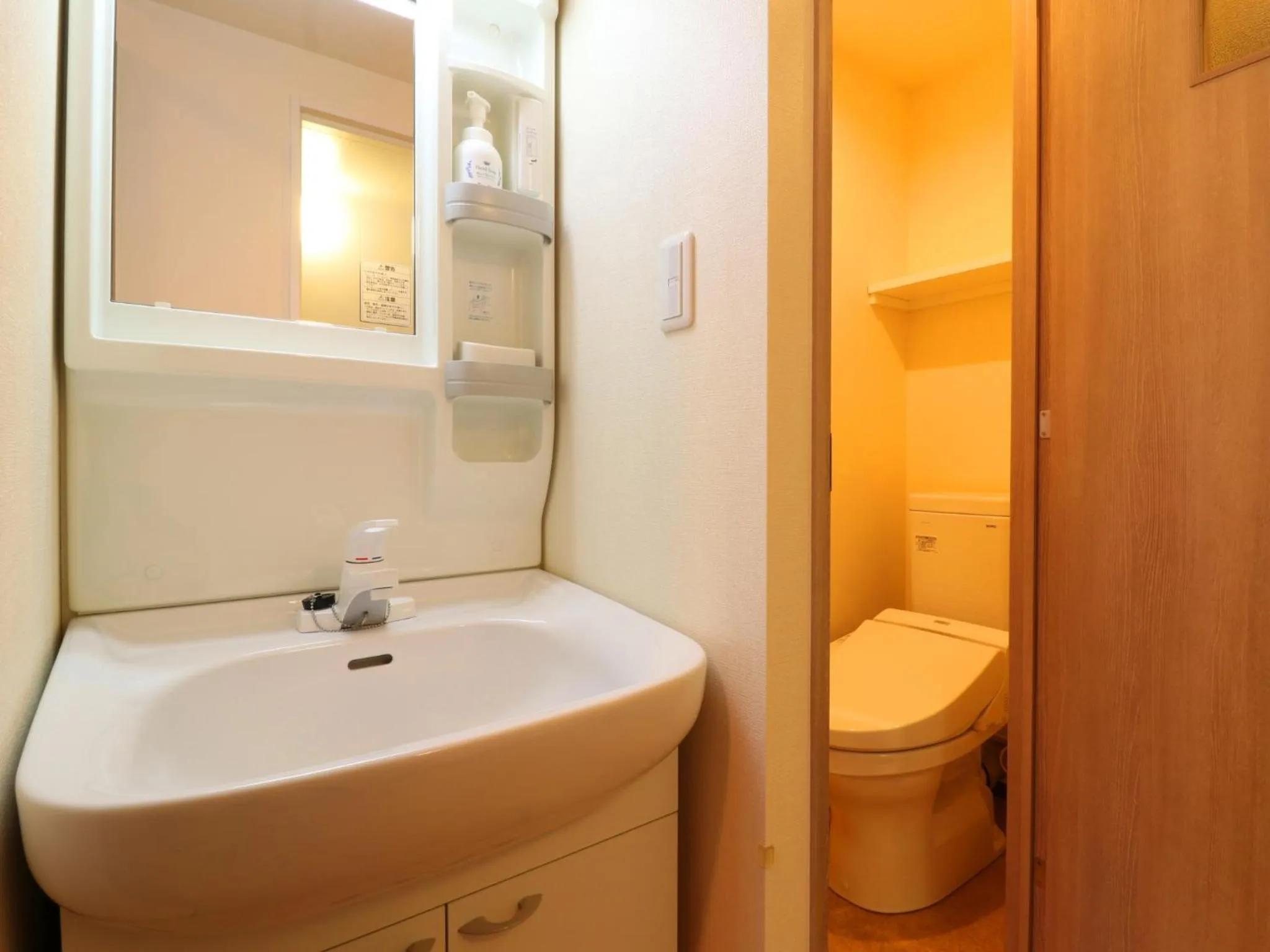 Photo of the whole room in Hotel Asahi Grandeur Fuchu