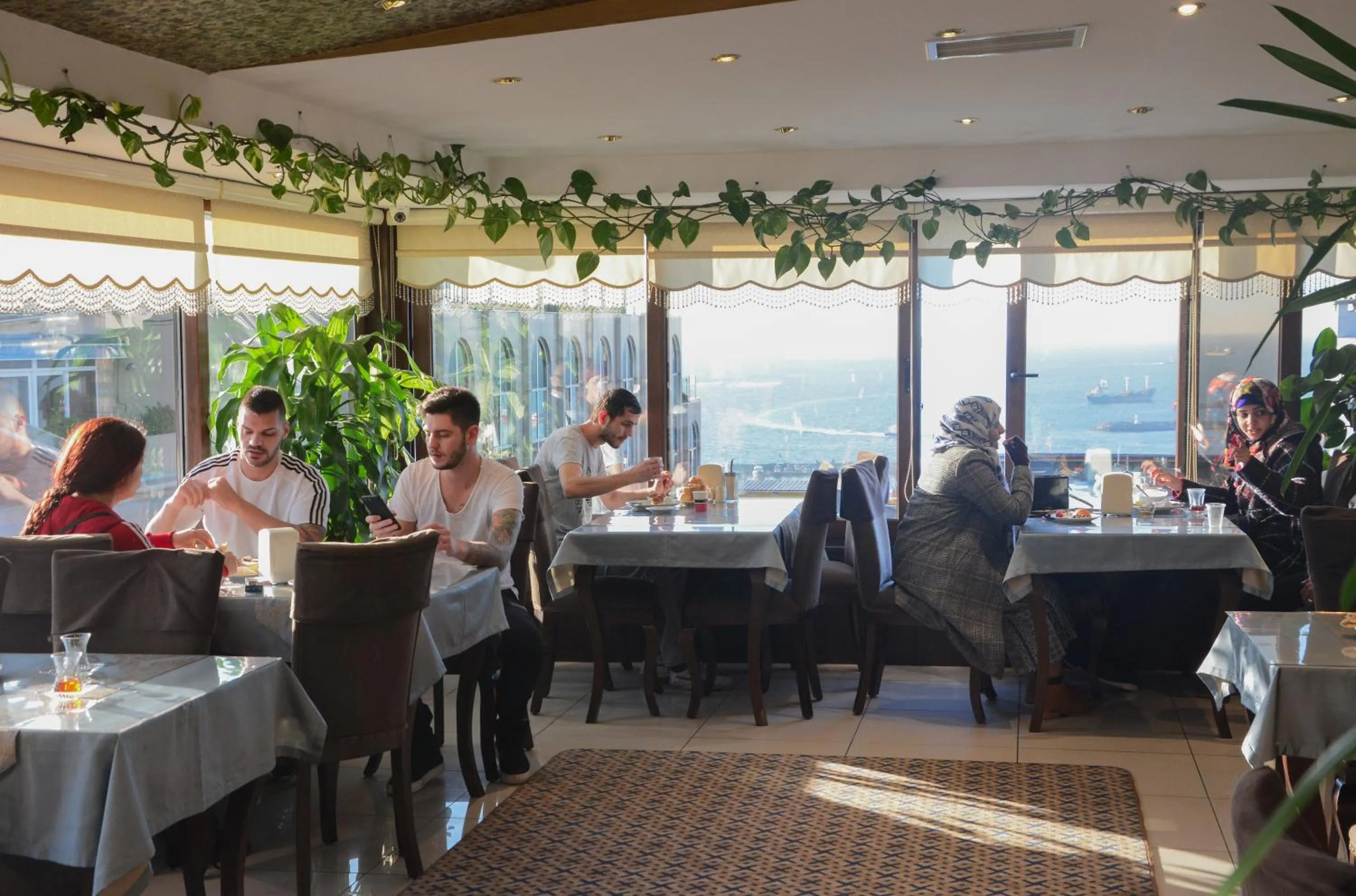 Restaurant/places to eat in Grand Rosa Hotel