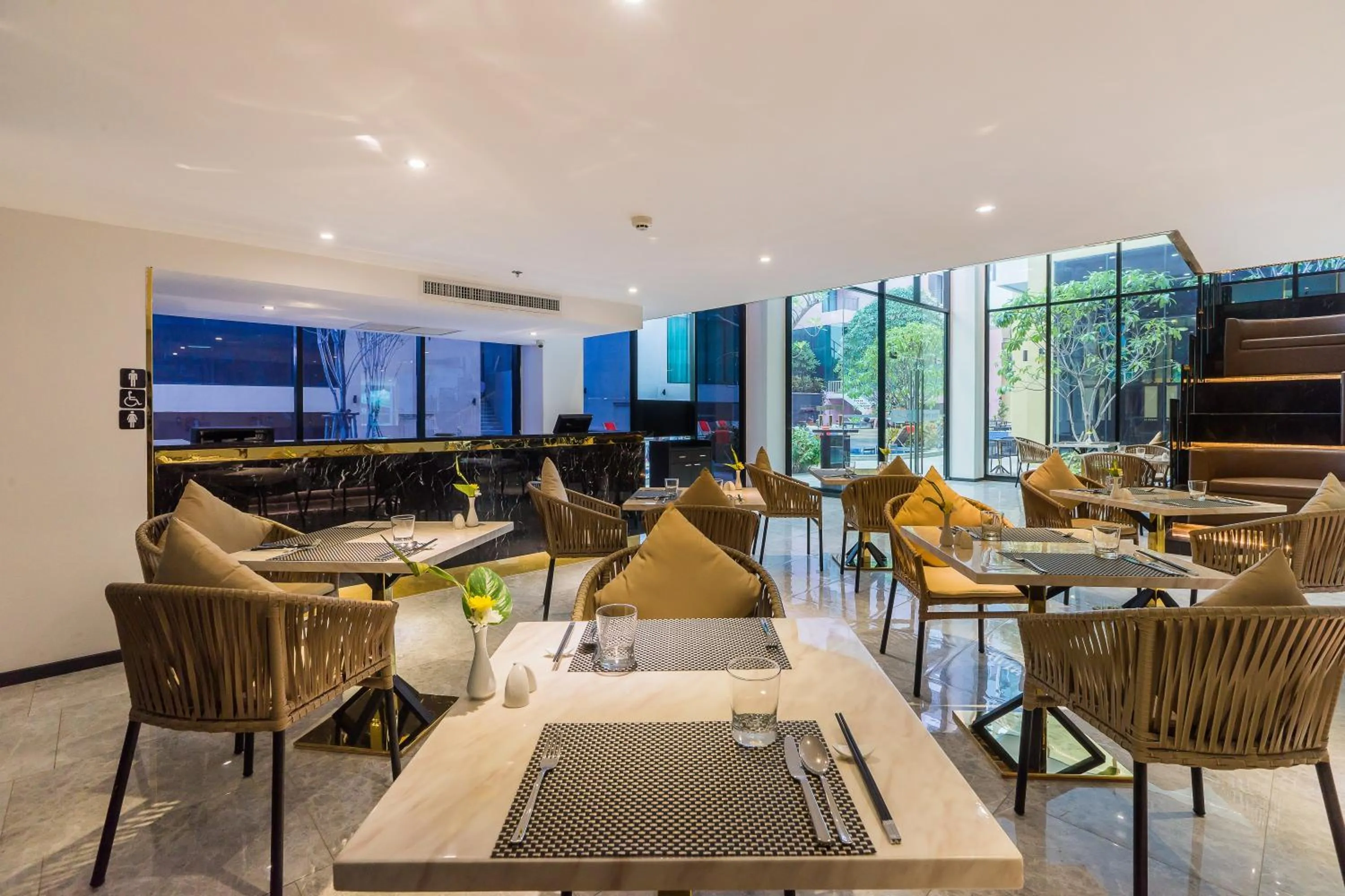 Restaurant/places to eat in Citrus Grande Hotel Pattaya by Compass Hospitality
