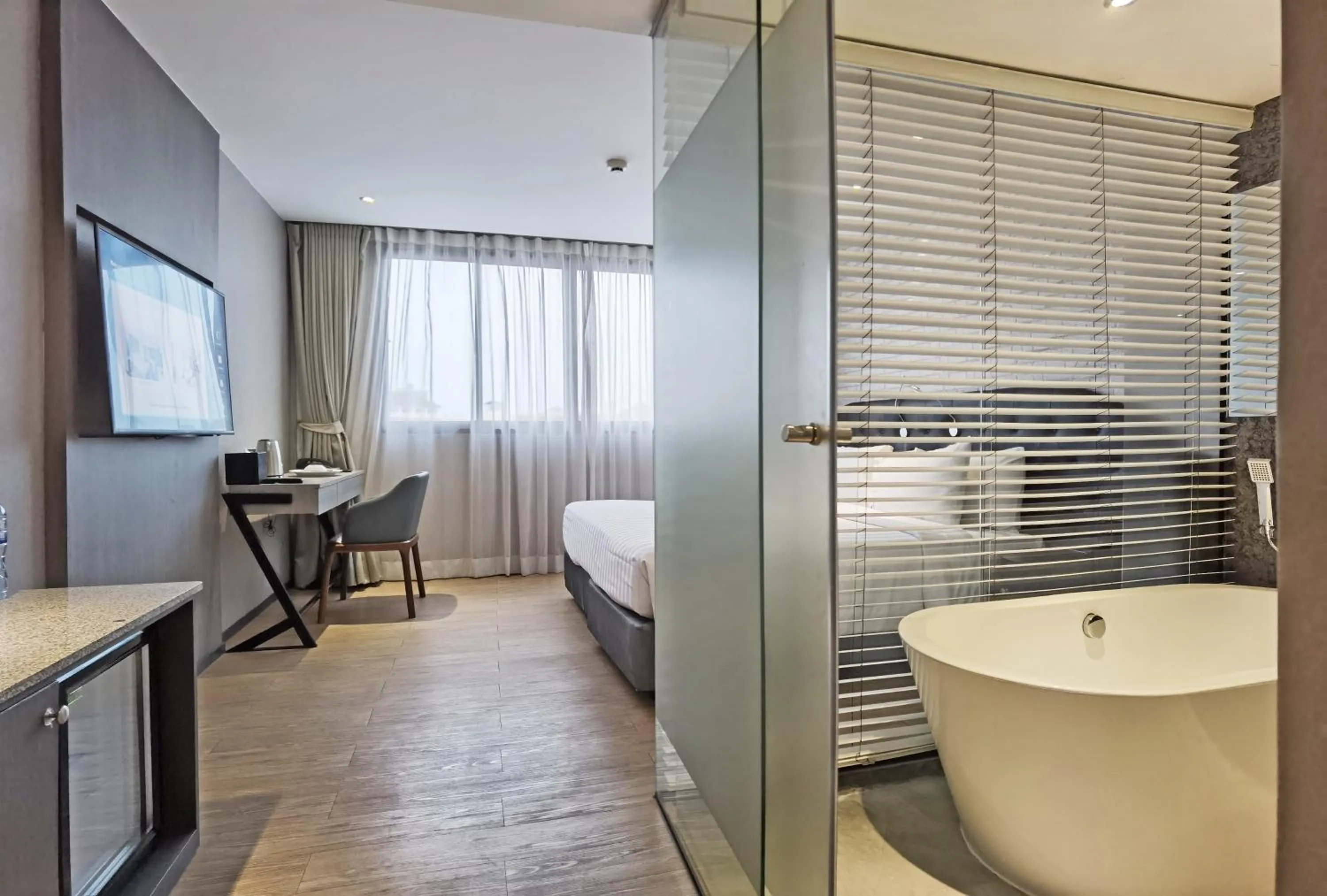 Bathroom, Bed in Citrus Grande Hotel Pattaya by Compass Hospitality