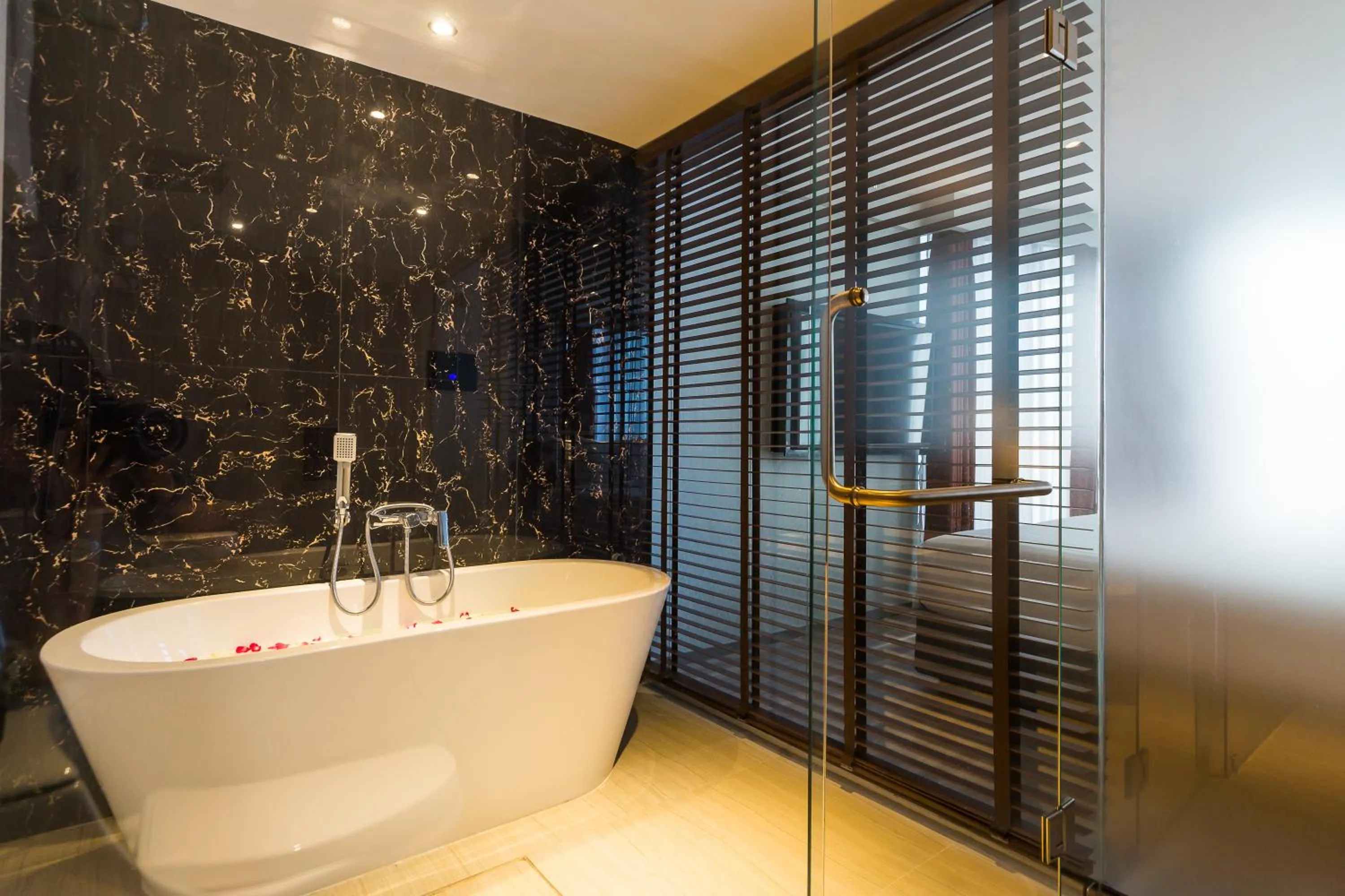 Bathroom in Citrus Grande Hotel Pattaya by Compass Hospitality