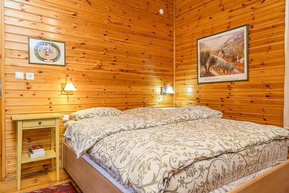 Bed in Eretz Hagalil - Land of Galilee
