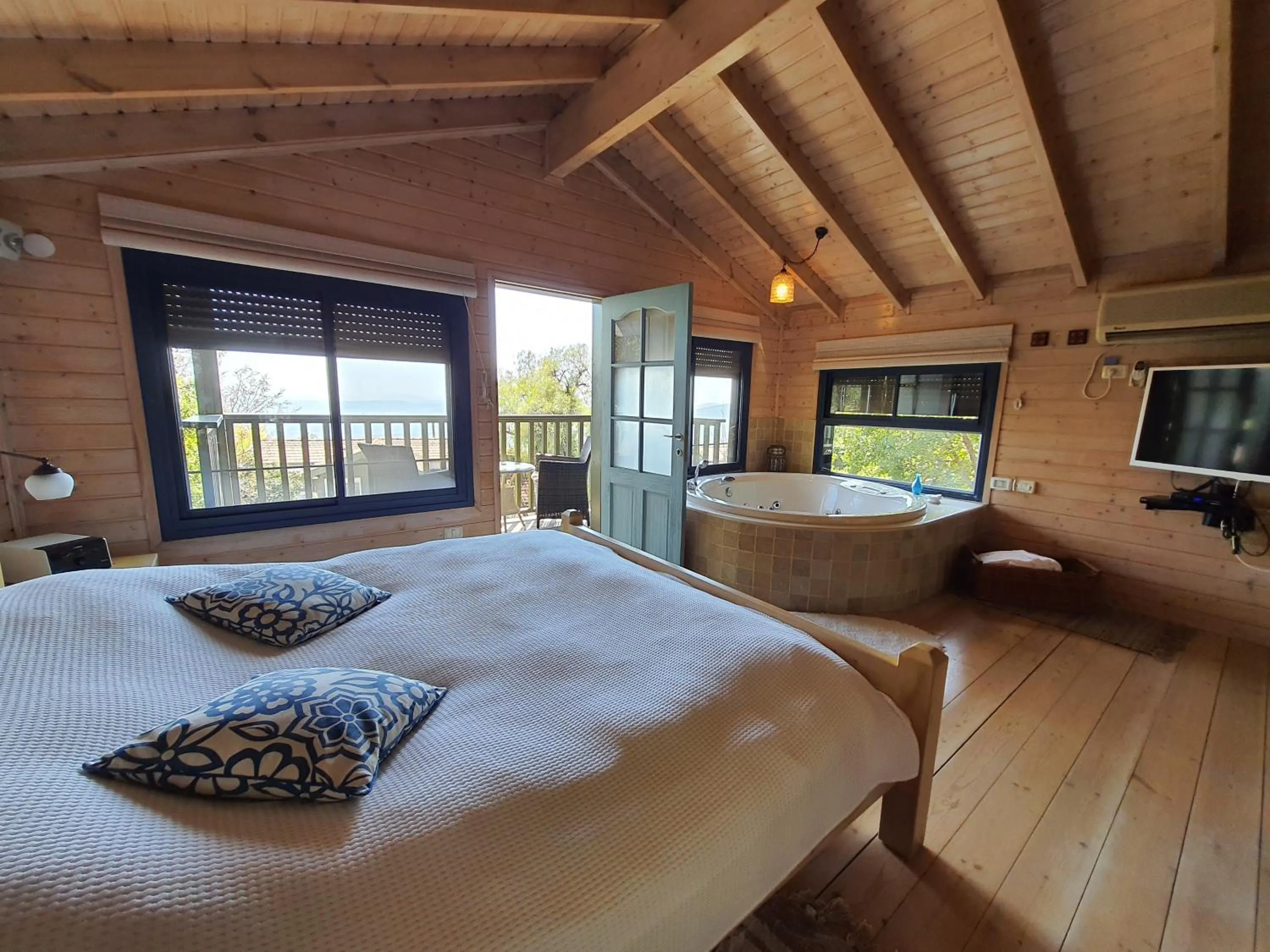 Bed in Eretz Hagalil - Land of Galilee
