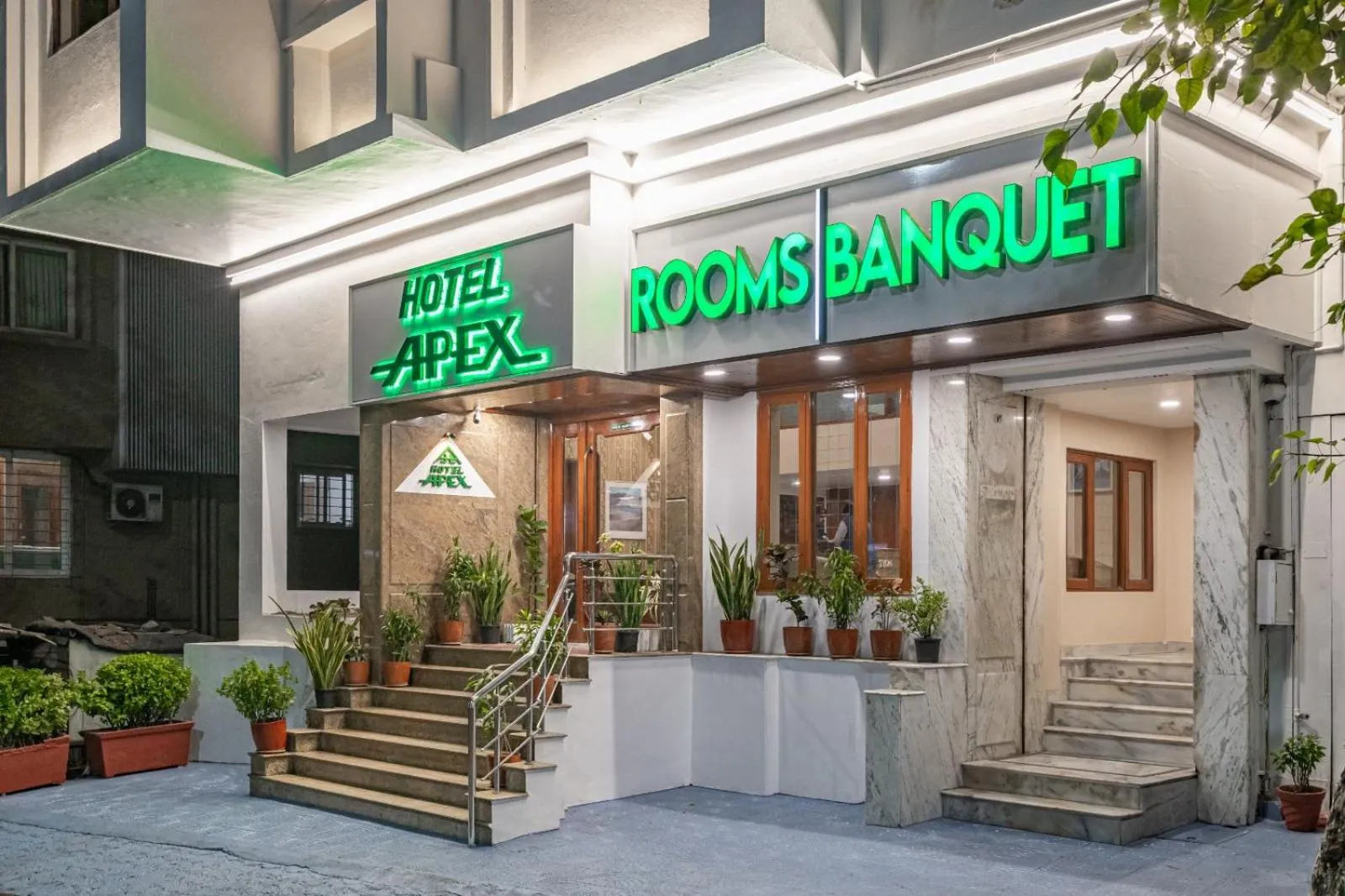 Facade/entrance in Hotel Apex