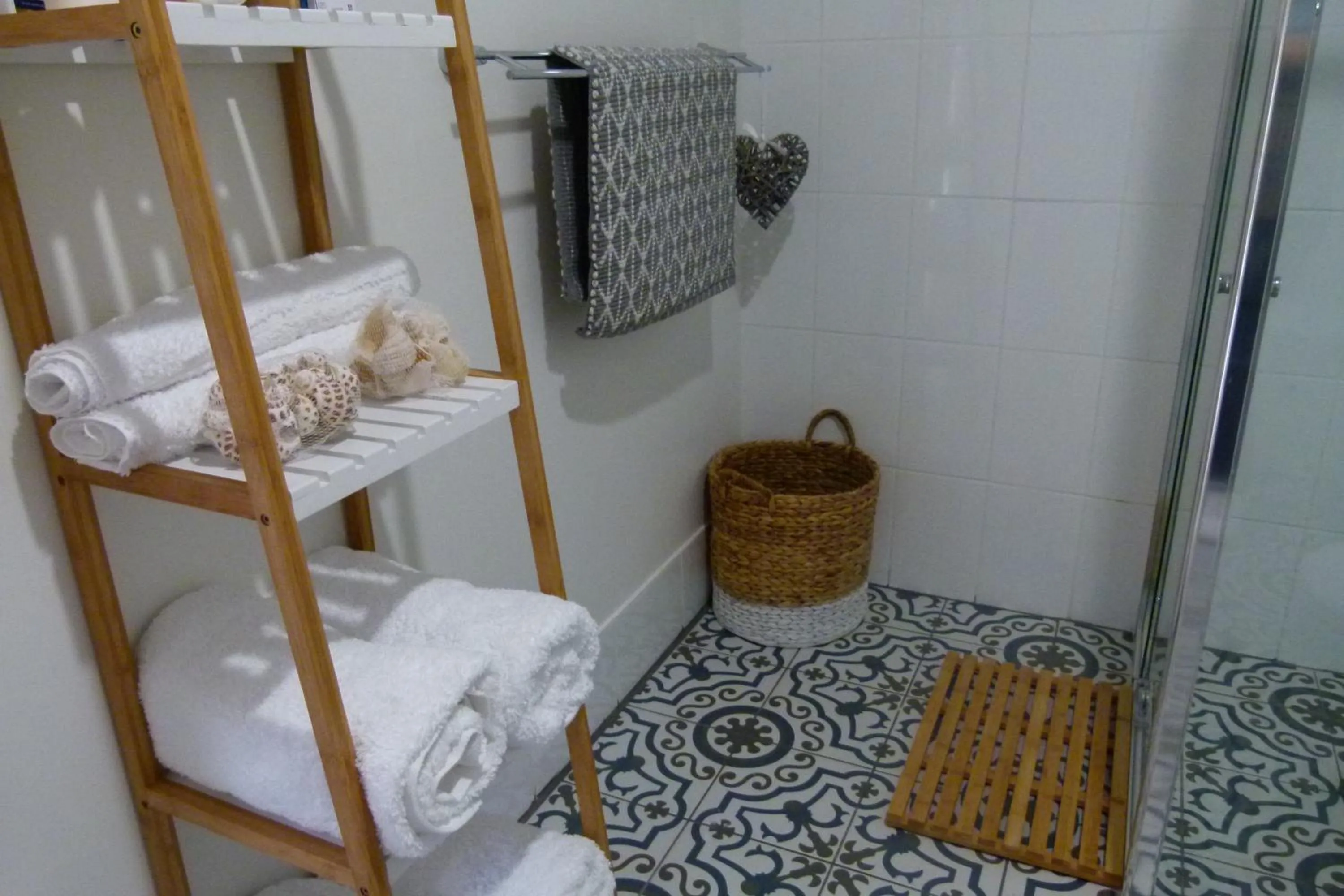 Bathroom, Bed in The Sanctuary at Paradise Beach B&B