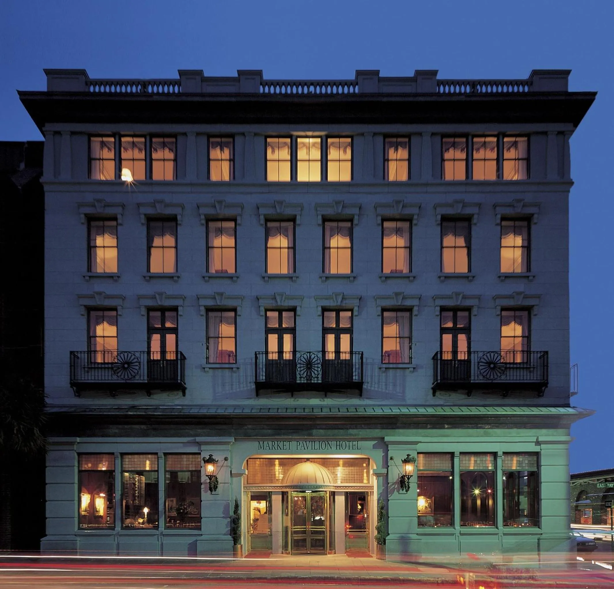 Facade/entrance in Market Pavilion Hotel