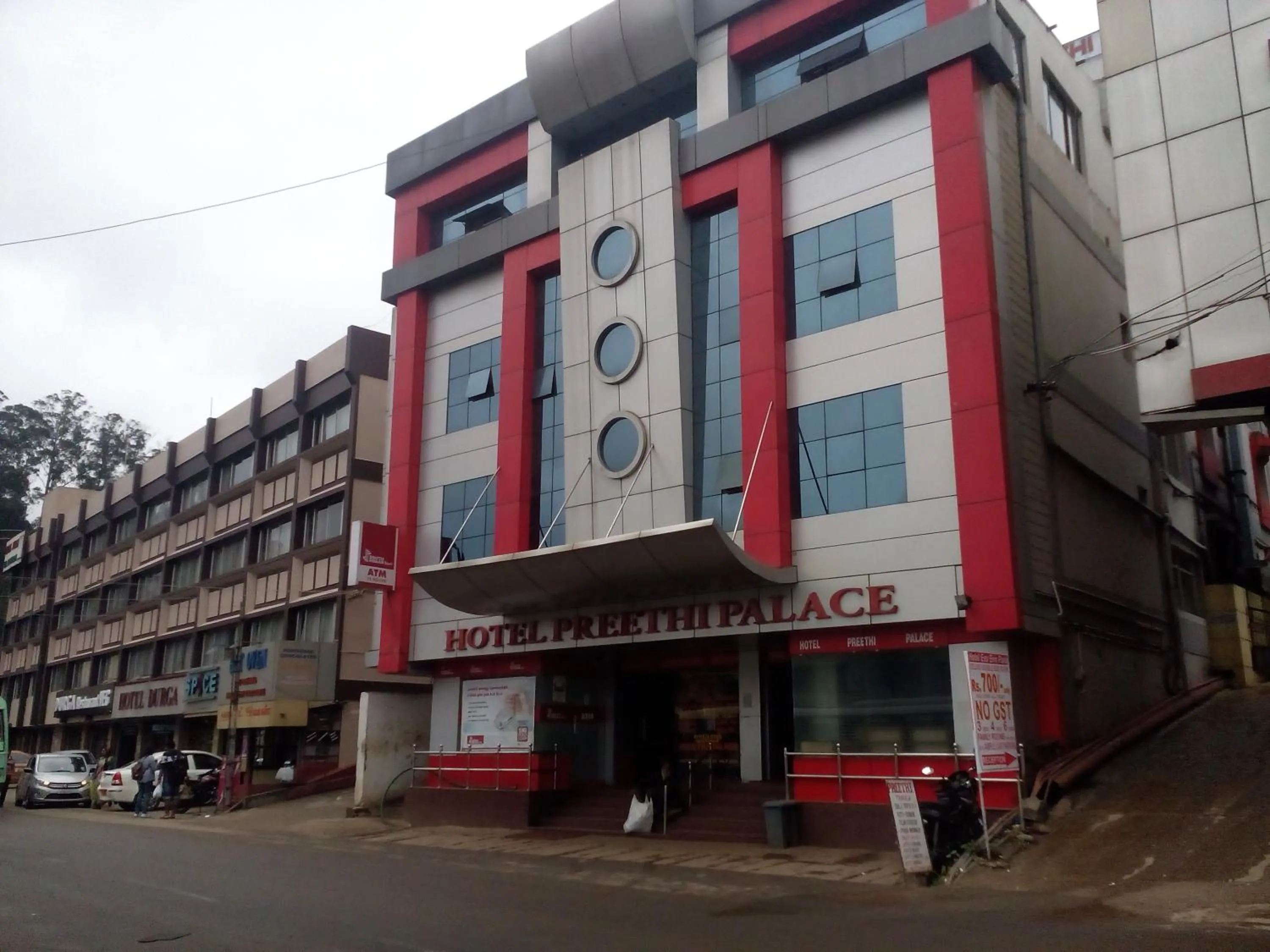 Facade/entrance in Hotel Preethi Palace