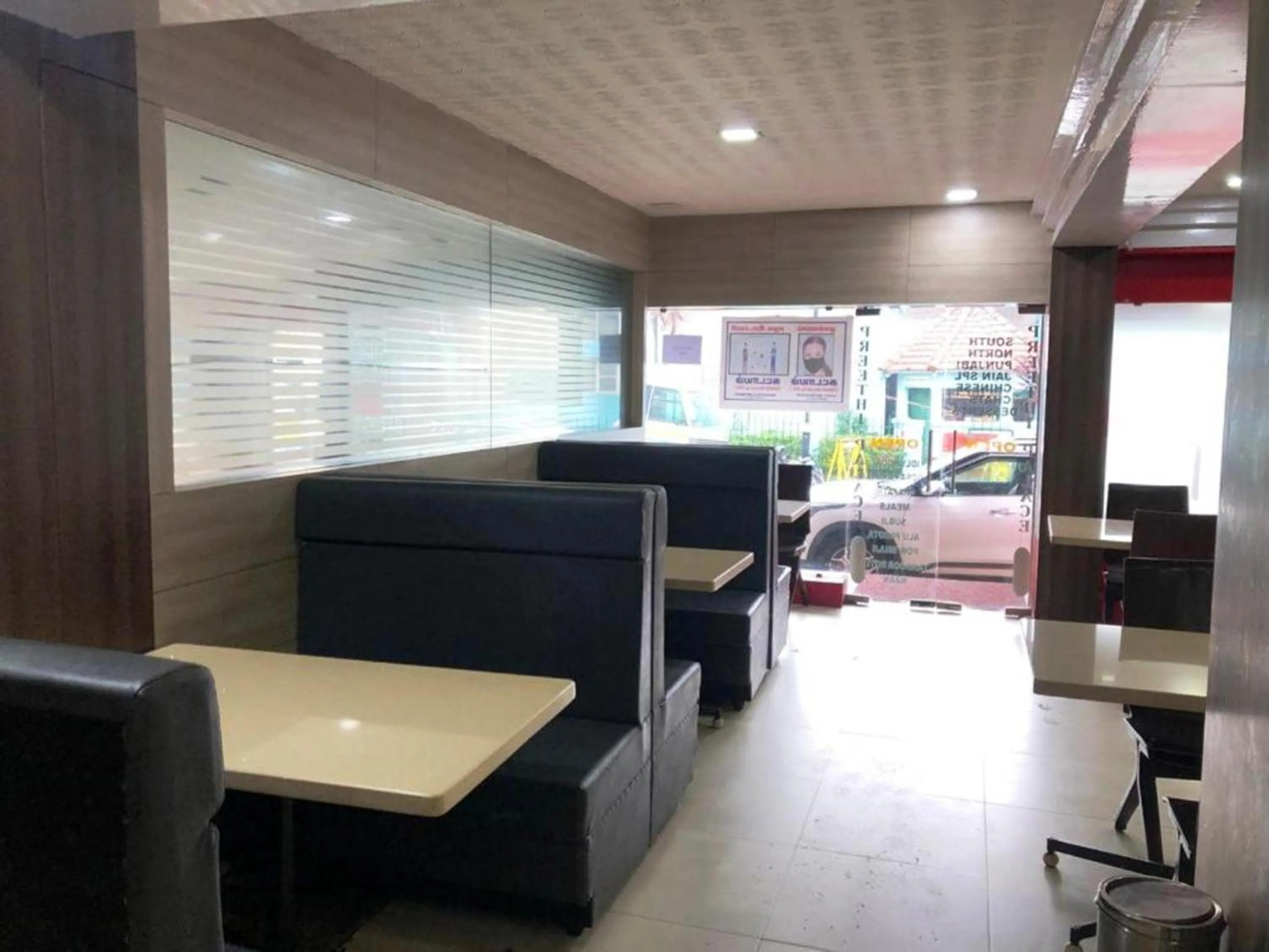 Restaurant/places to eat in Hotel Preethi Palace