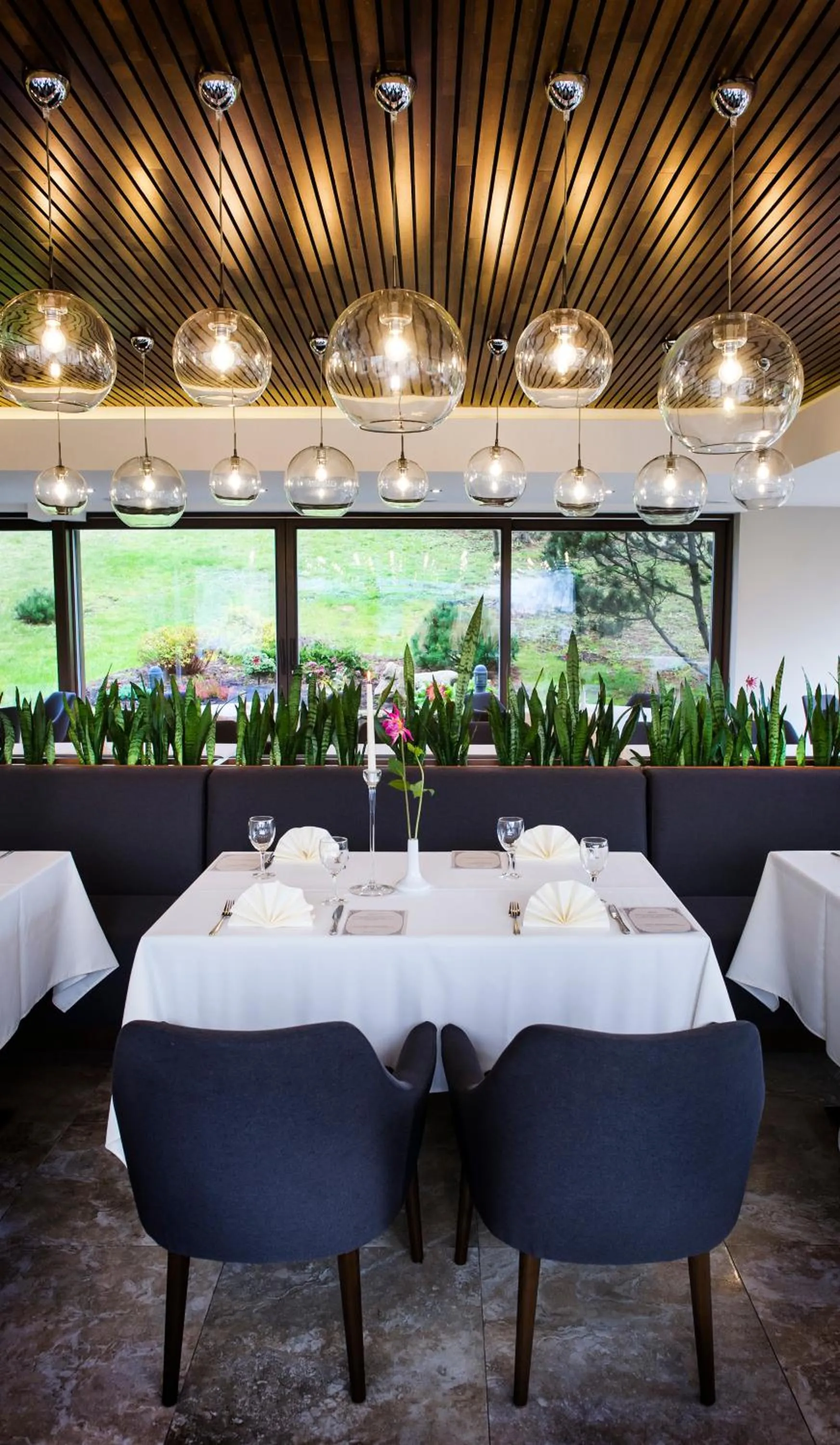 Restaurant/places to eat in Hotel Porto