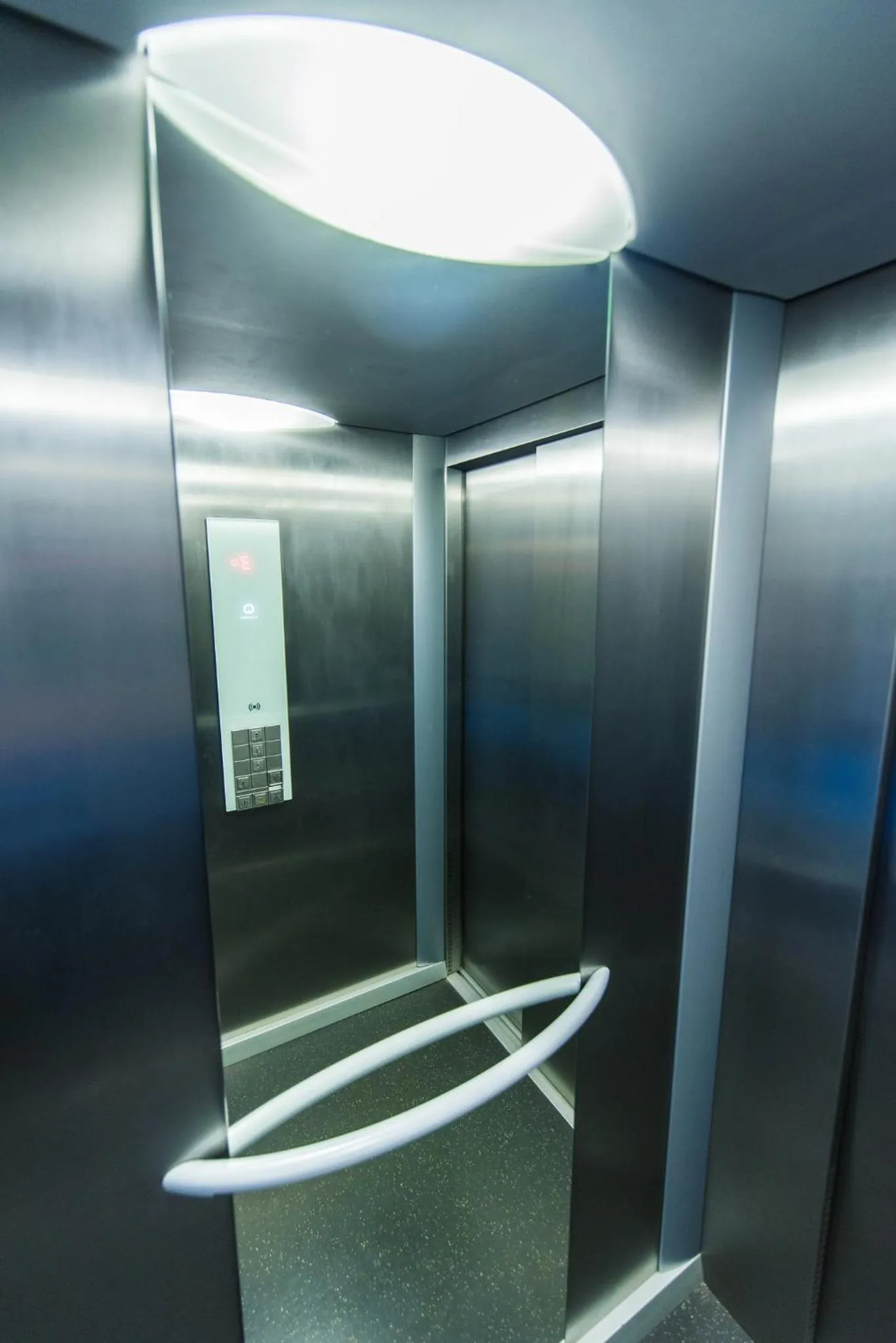 elevator in Hotel Porto