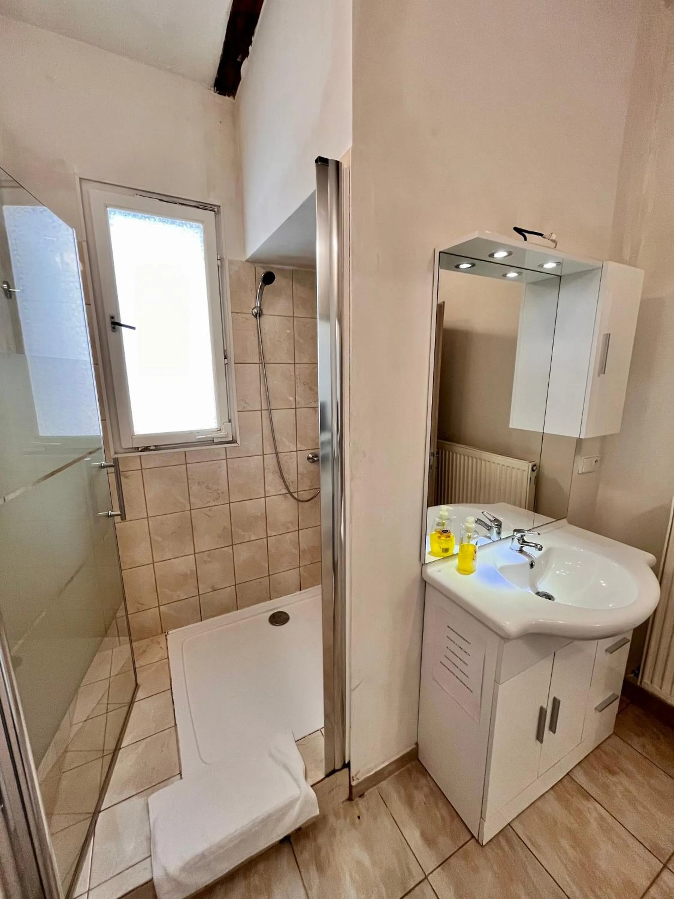 Shower in Casa Italia Prague