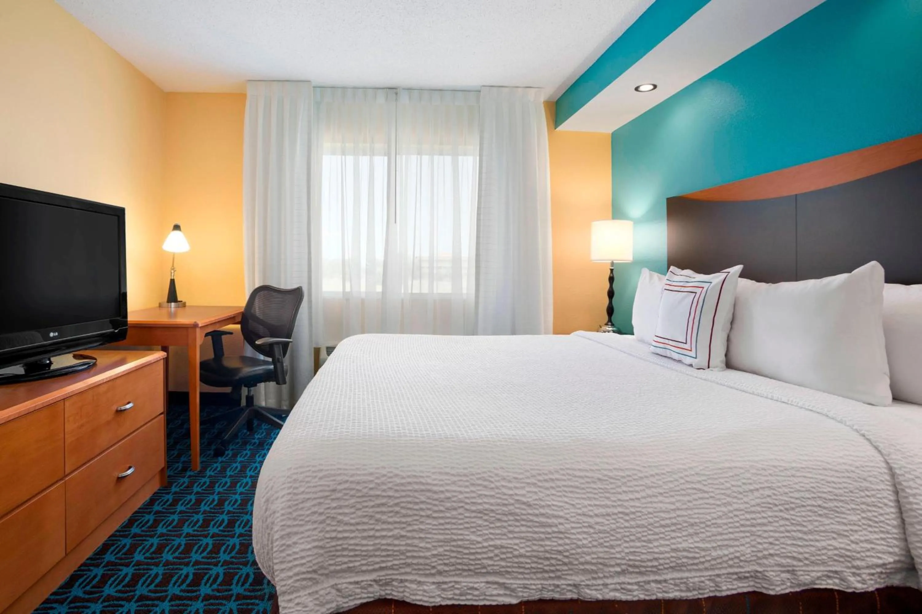 Photo of the whole room, Bed in Fairfield Inn & Suites Minneapolis-St. Paul Airport