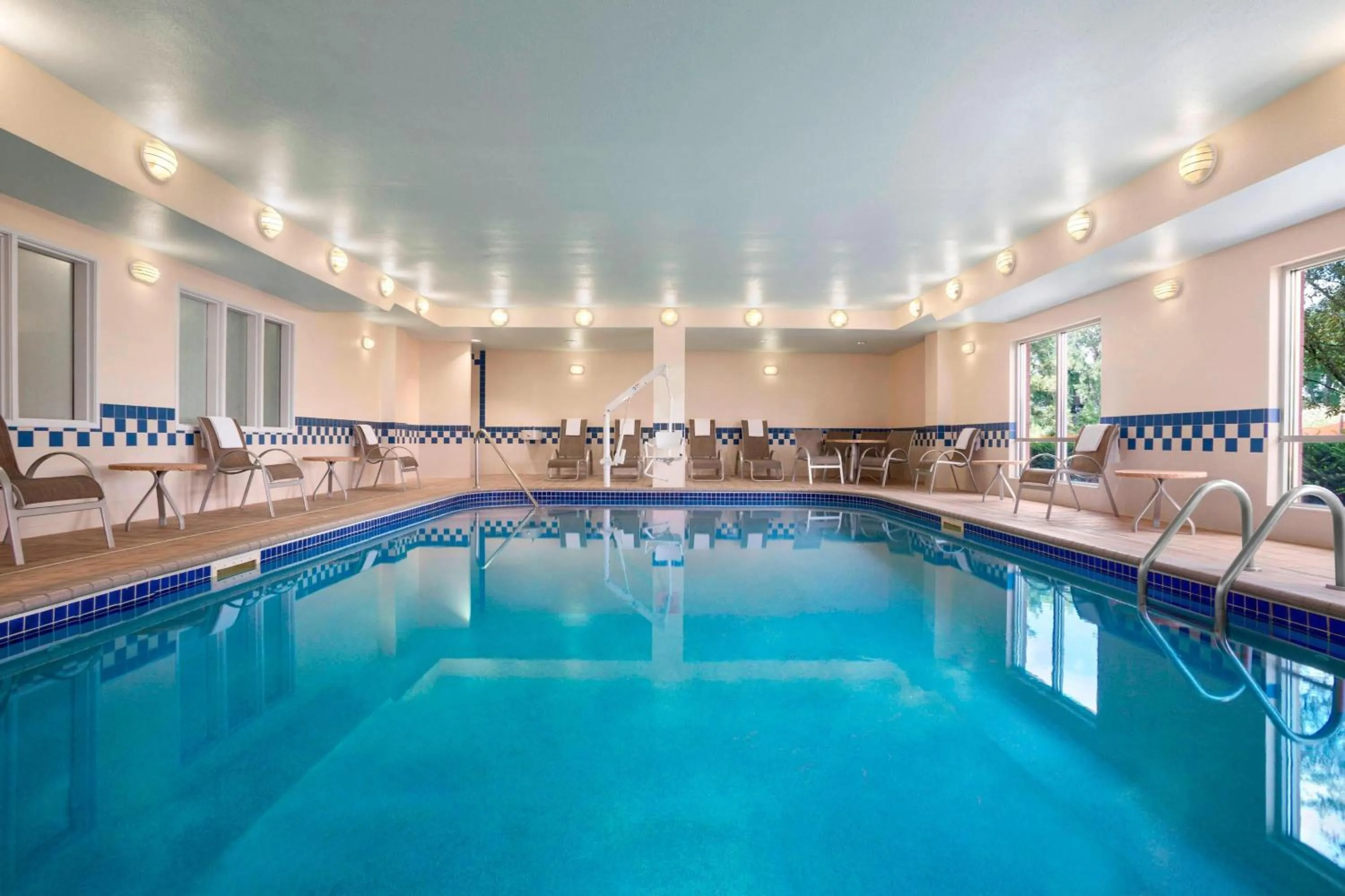 Swimming pool in Fairfield Inn & Suites Minneapolis-St. Paul Airport