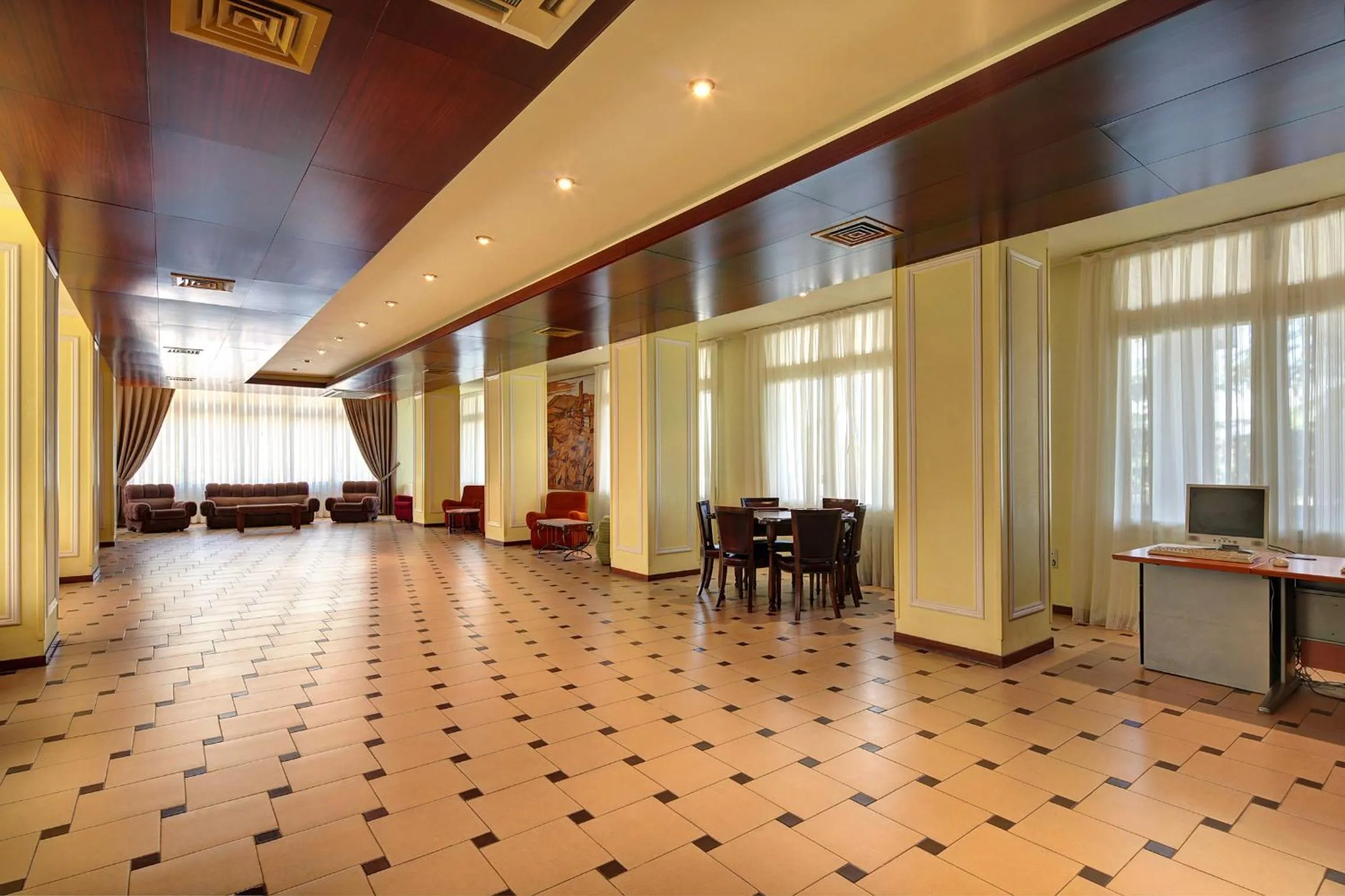 Lobby or reception in Hotel Rey Sancho Ramírez Somontano SL