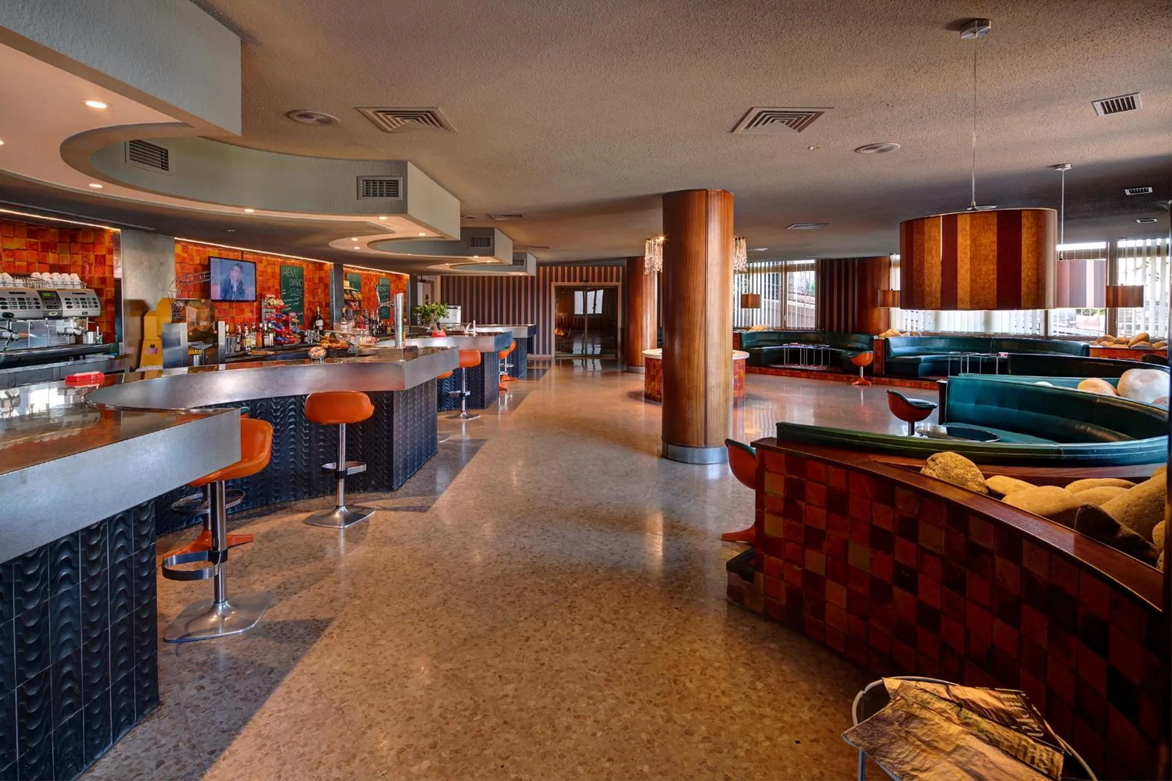 Lounge or bar in Hotel Rey Sancho Ramírez Somontano SL