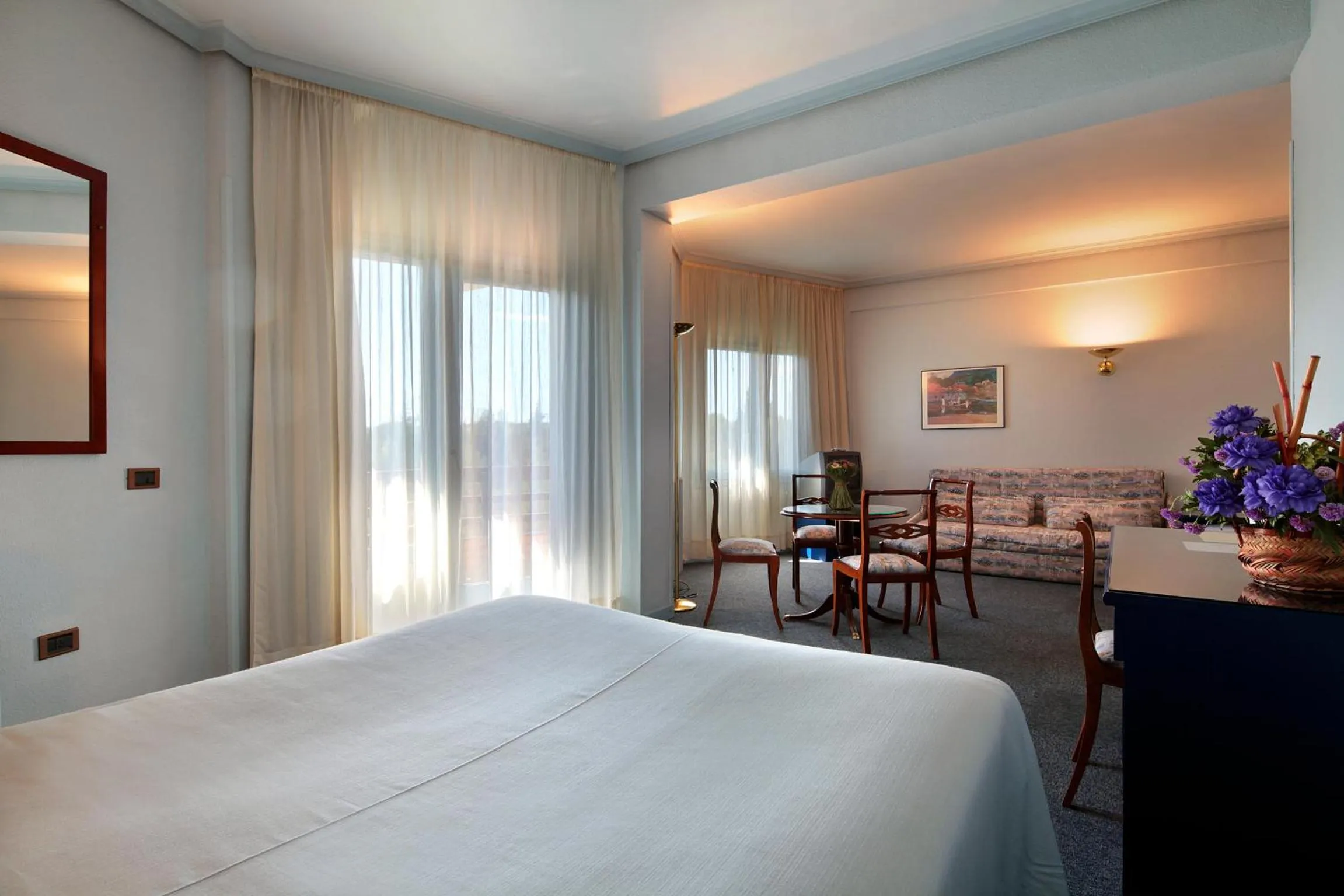 Day, Bed in Hotel Rey Sancho Ramírez Somontano SL