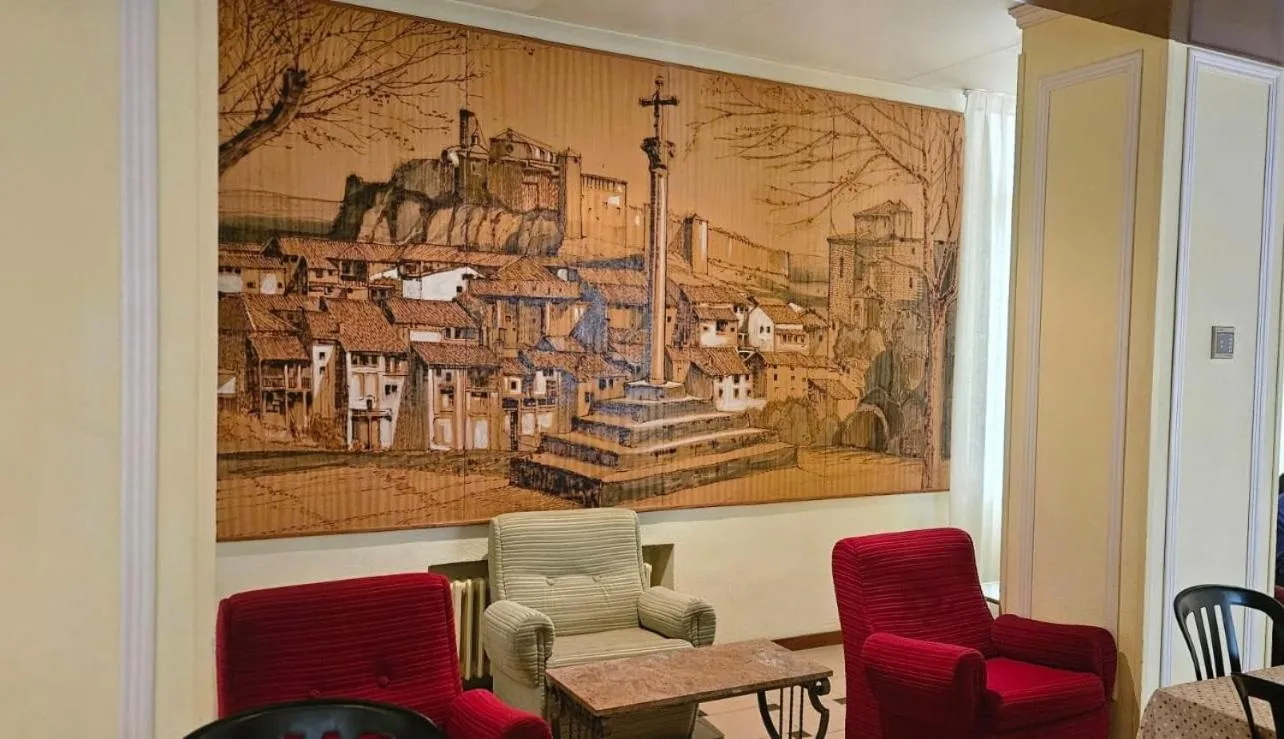 Communal lounge/ TV room in Hotel Rey Sancho Ramírez Somontano SL