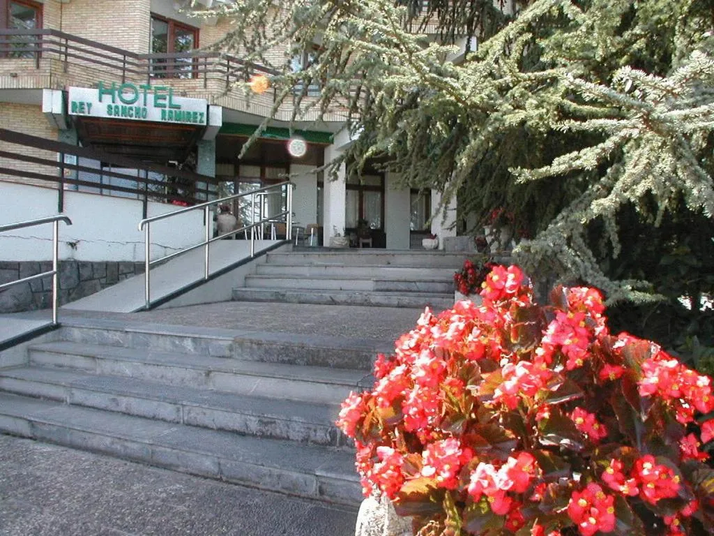 Lobby or reception in Hotel Rey Sancho Ramírez Somontano SL