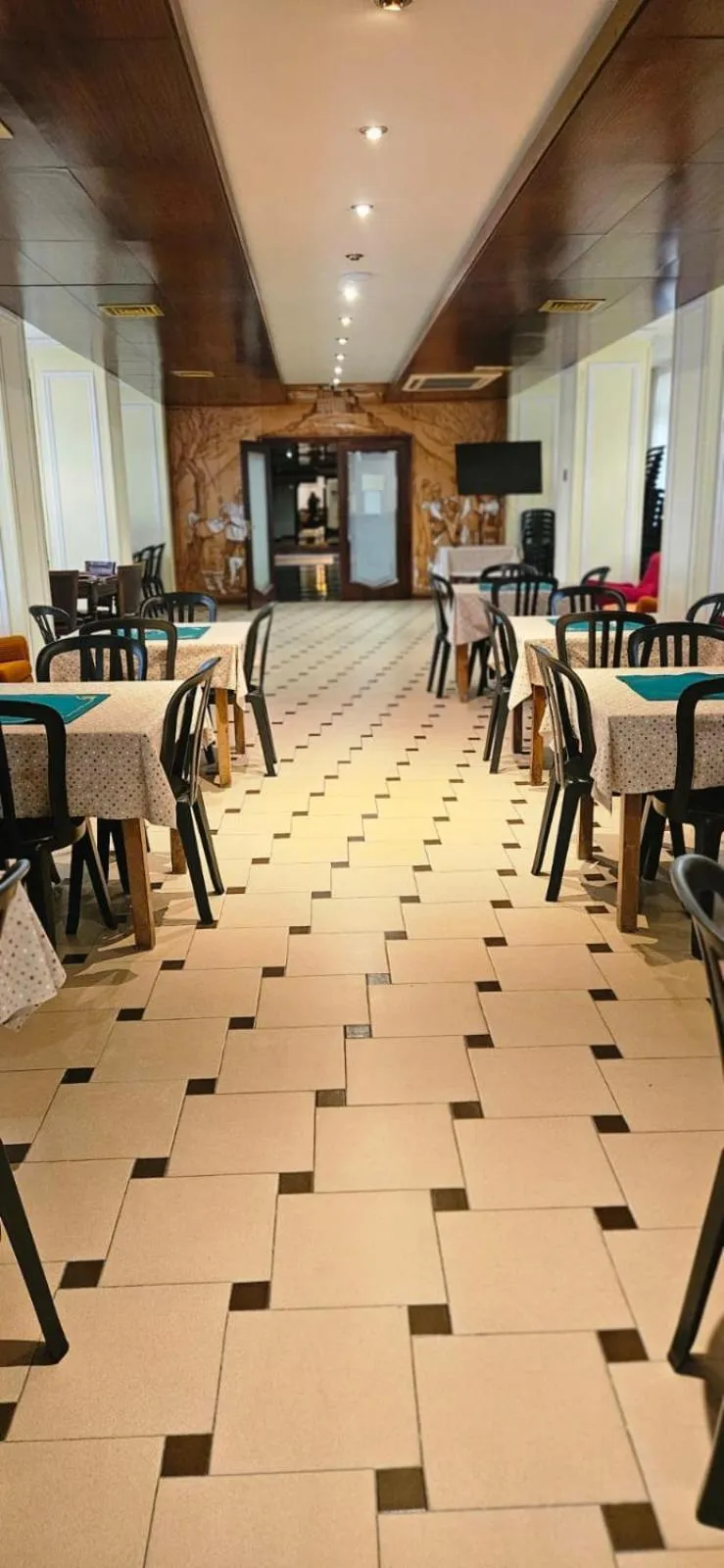 Communal lounge/ TV room in Hotel Rey Sancho Ramírez Somontano SL