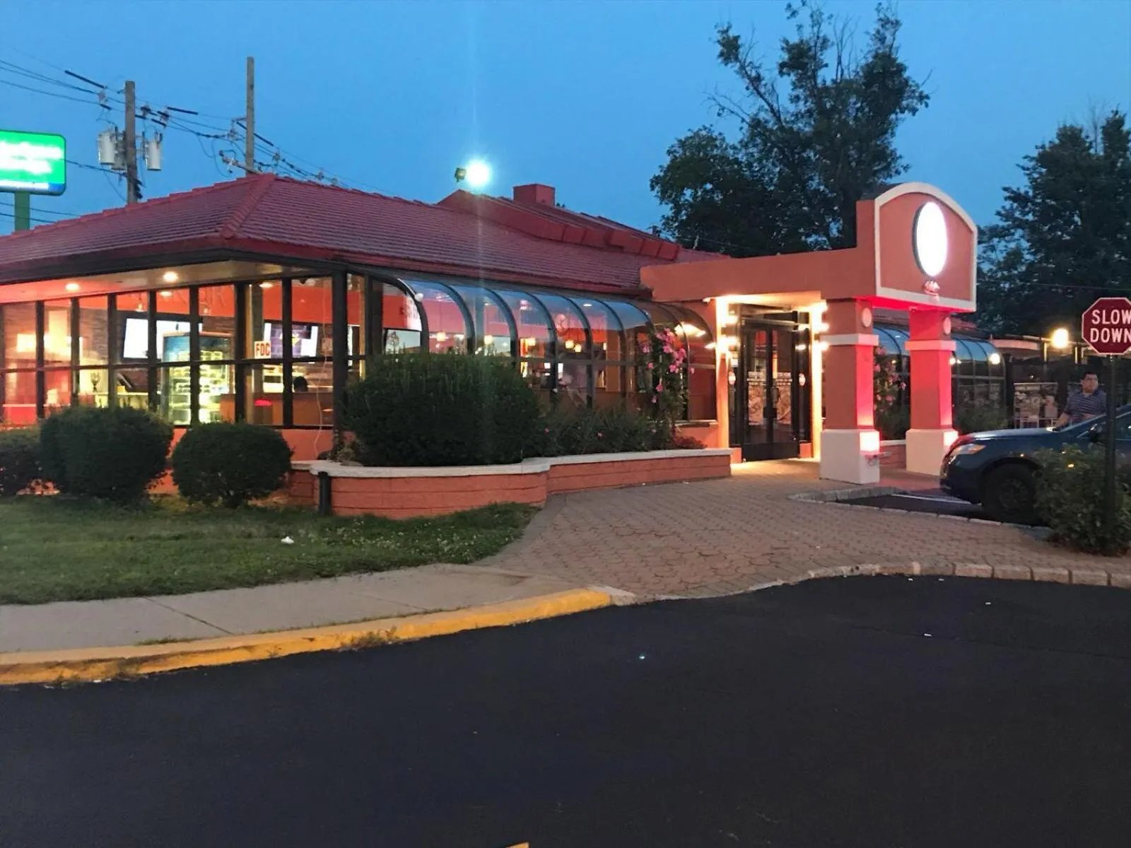 Restaurant/places to eat in Days Inn by Wyndham Nanuet / Spring Valley