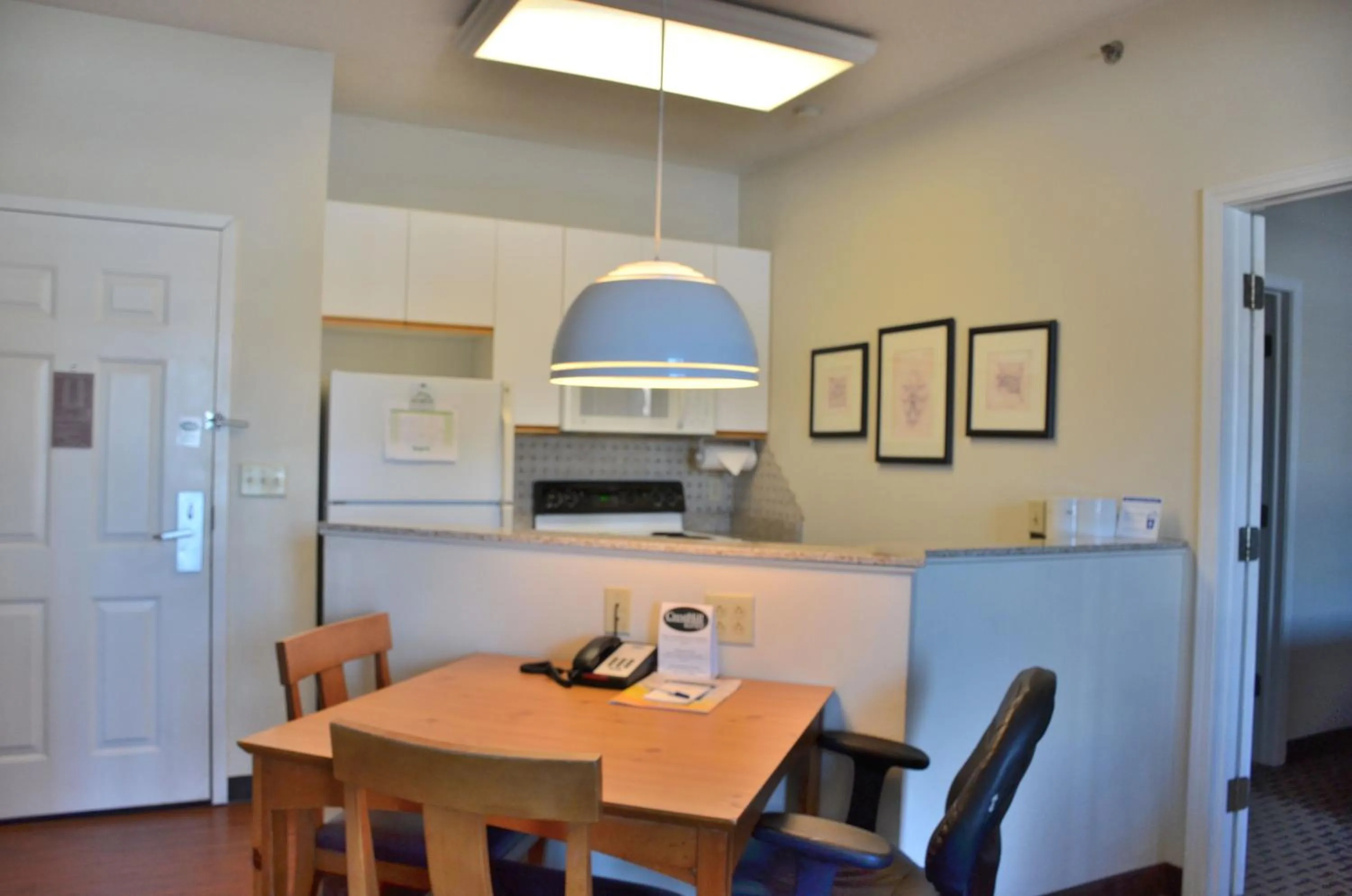 Dining area in Cresthill Suites Syracuse