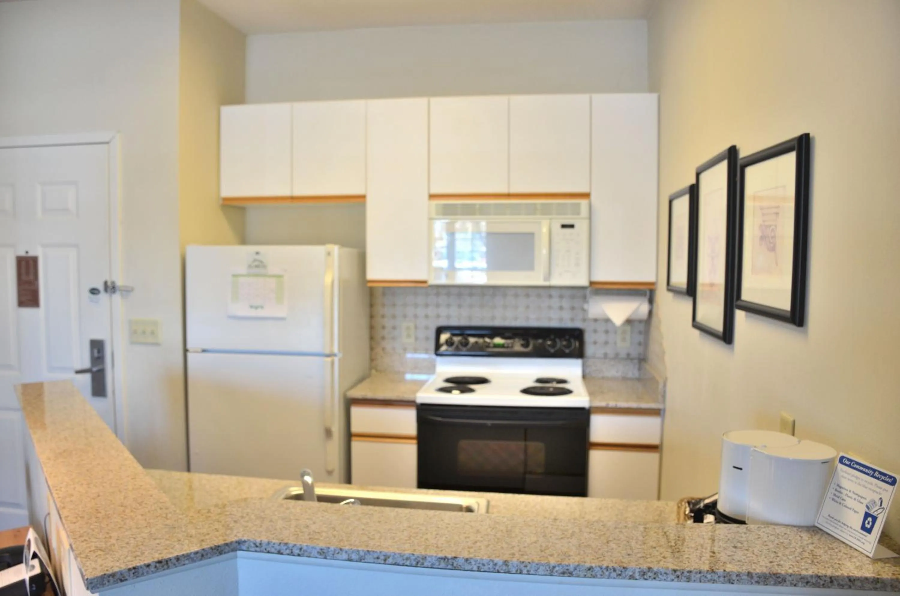 Kitchen or kitchenette in Cresthill Suites Syracuse