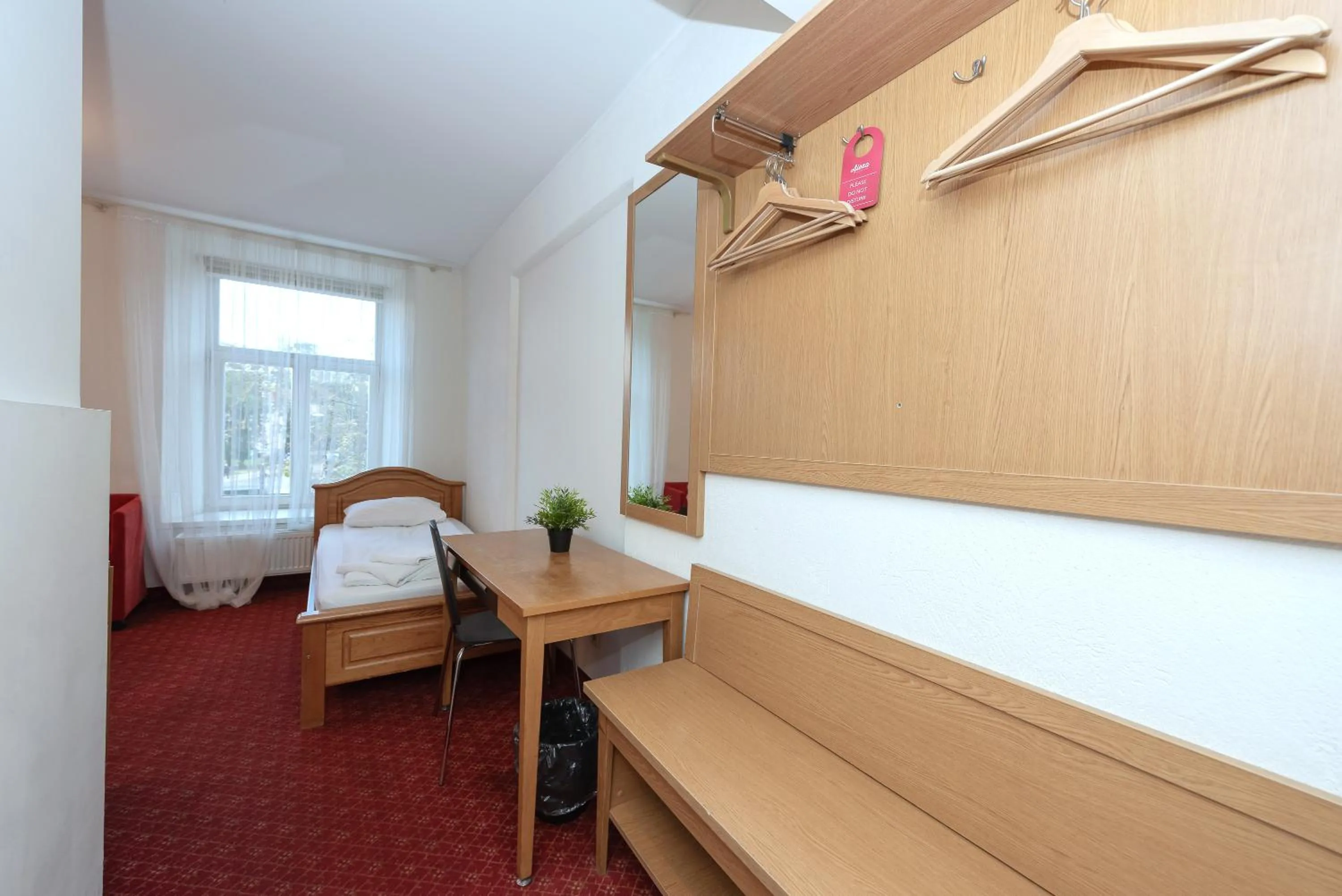 Seating area, Bed in Alexa Old Town