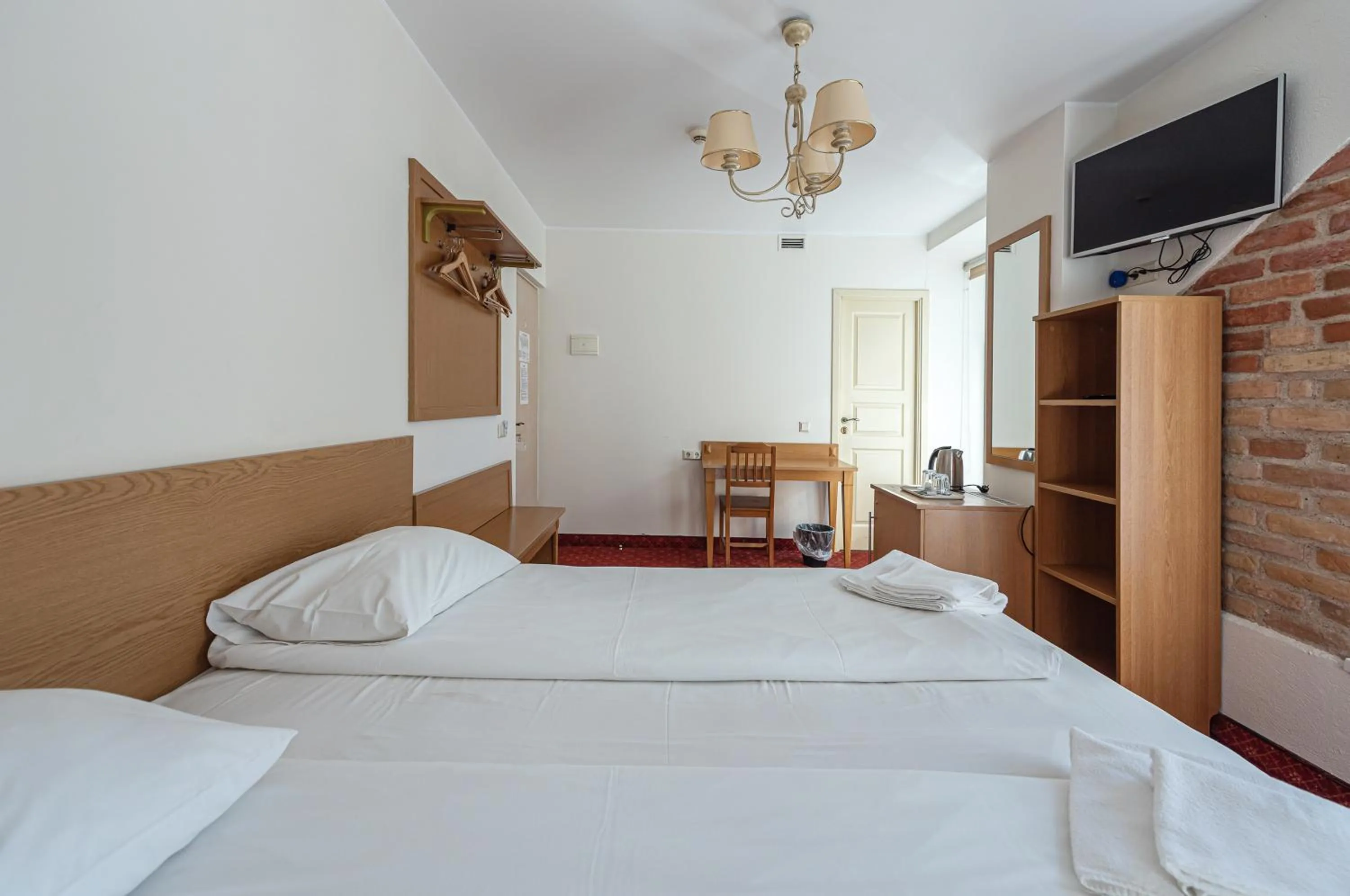 Photo of the whole room, Bed in Alexa Old Town