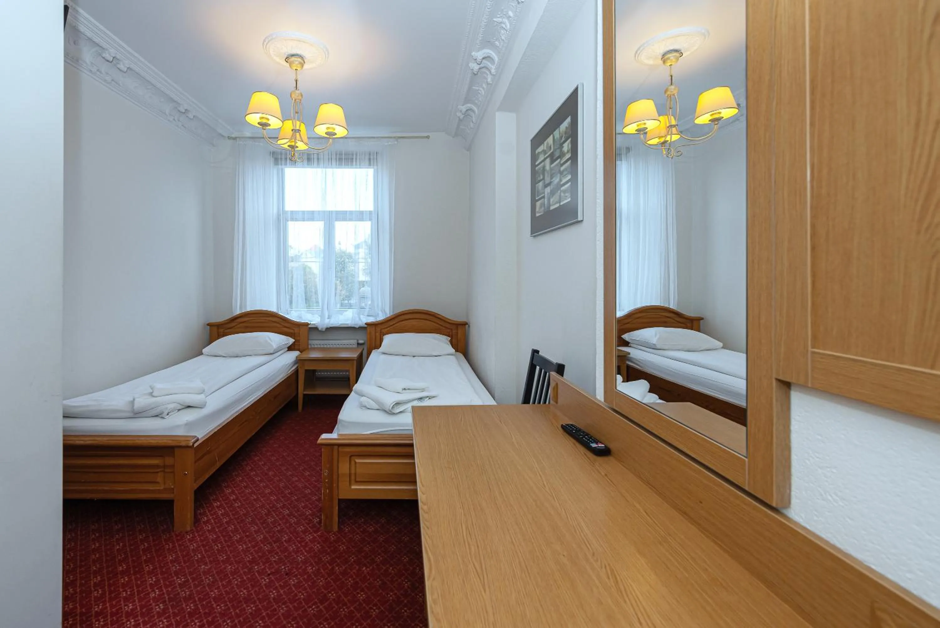 Photo of the whole room, Bed in Alexa Old Town