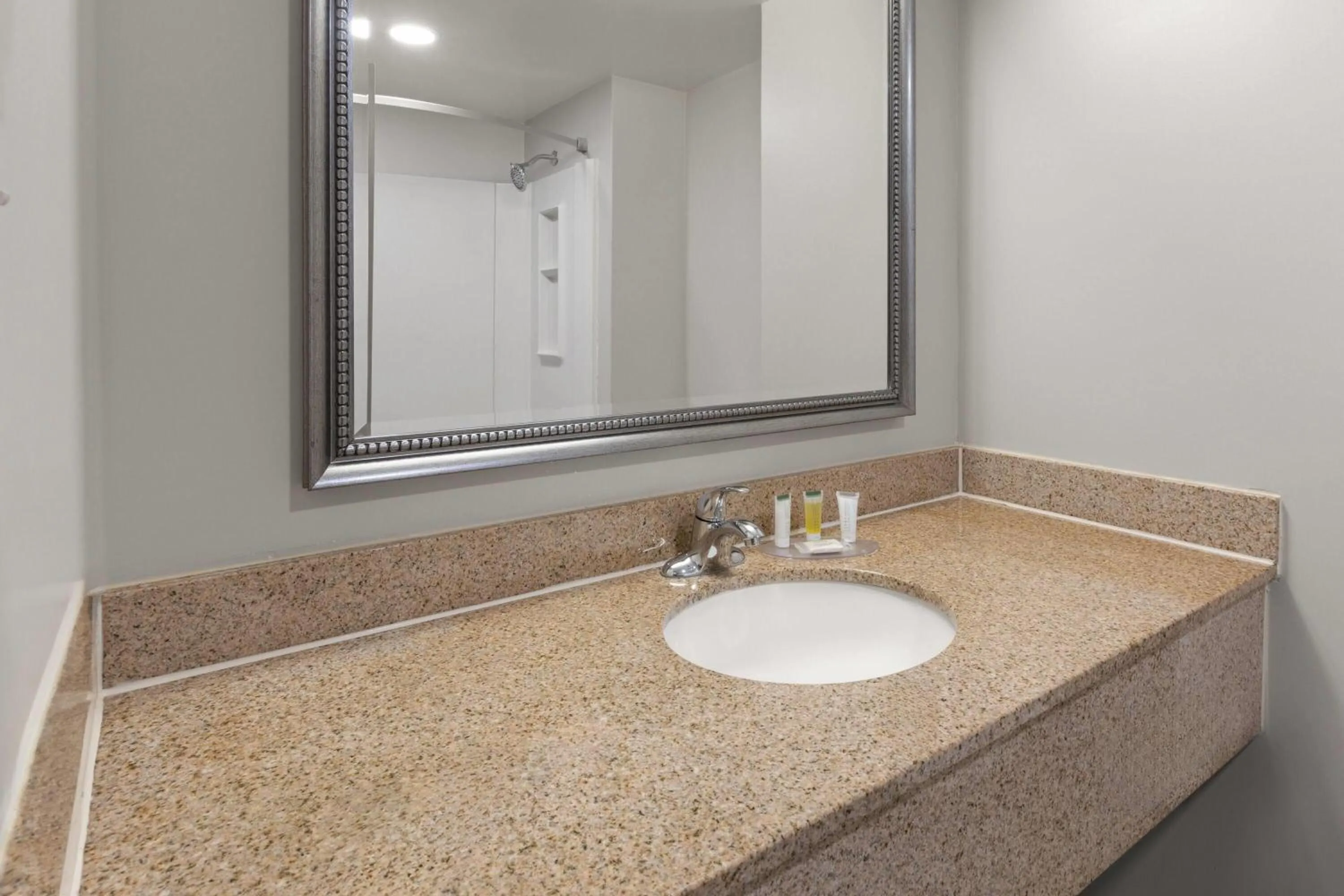 Bathroom in Days Inn by Wyndham Dumfries Quantico