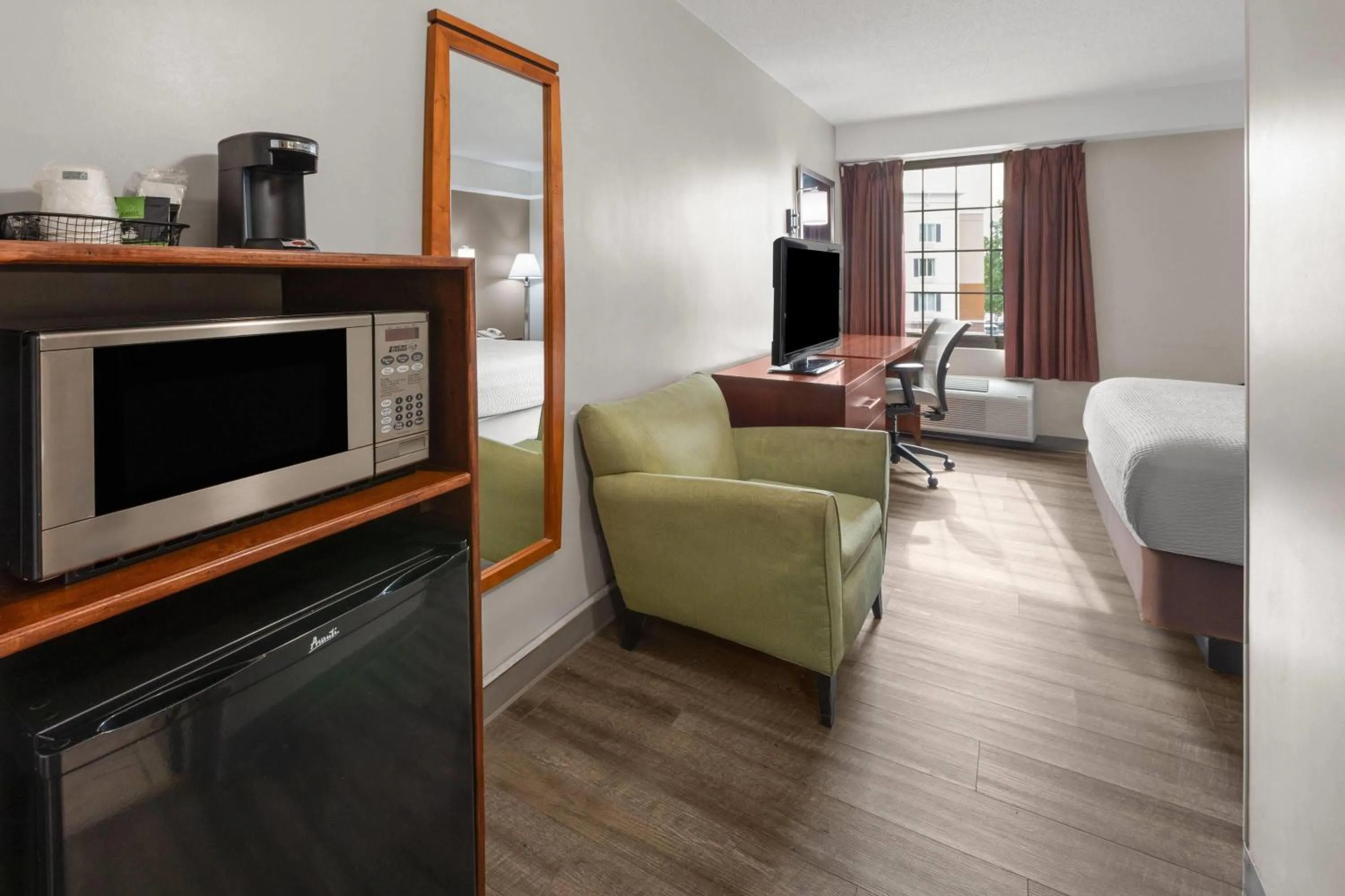 Photo of the whole room in Days Inn by Wyndham Dumfries Quantico