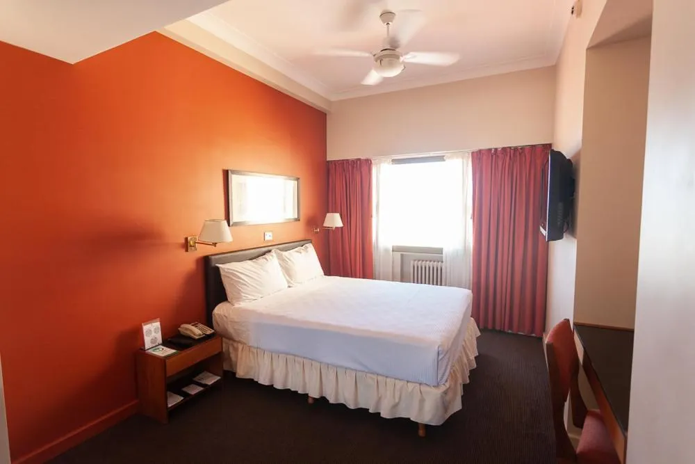 Photo of the whole room, Bed in Austral Express