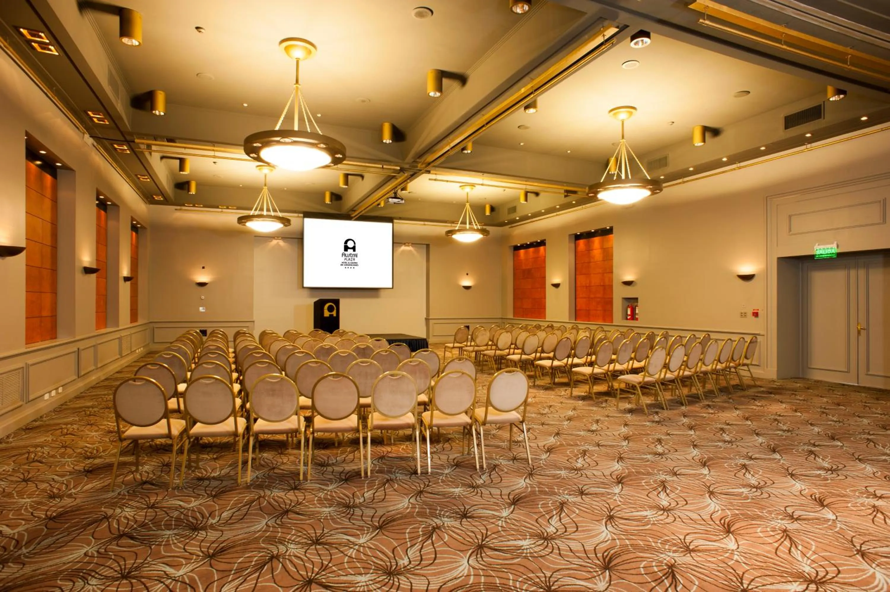 Communal lounge/ TV room in Austral Express